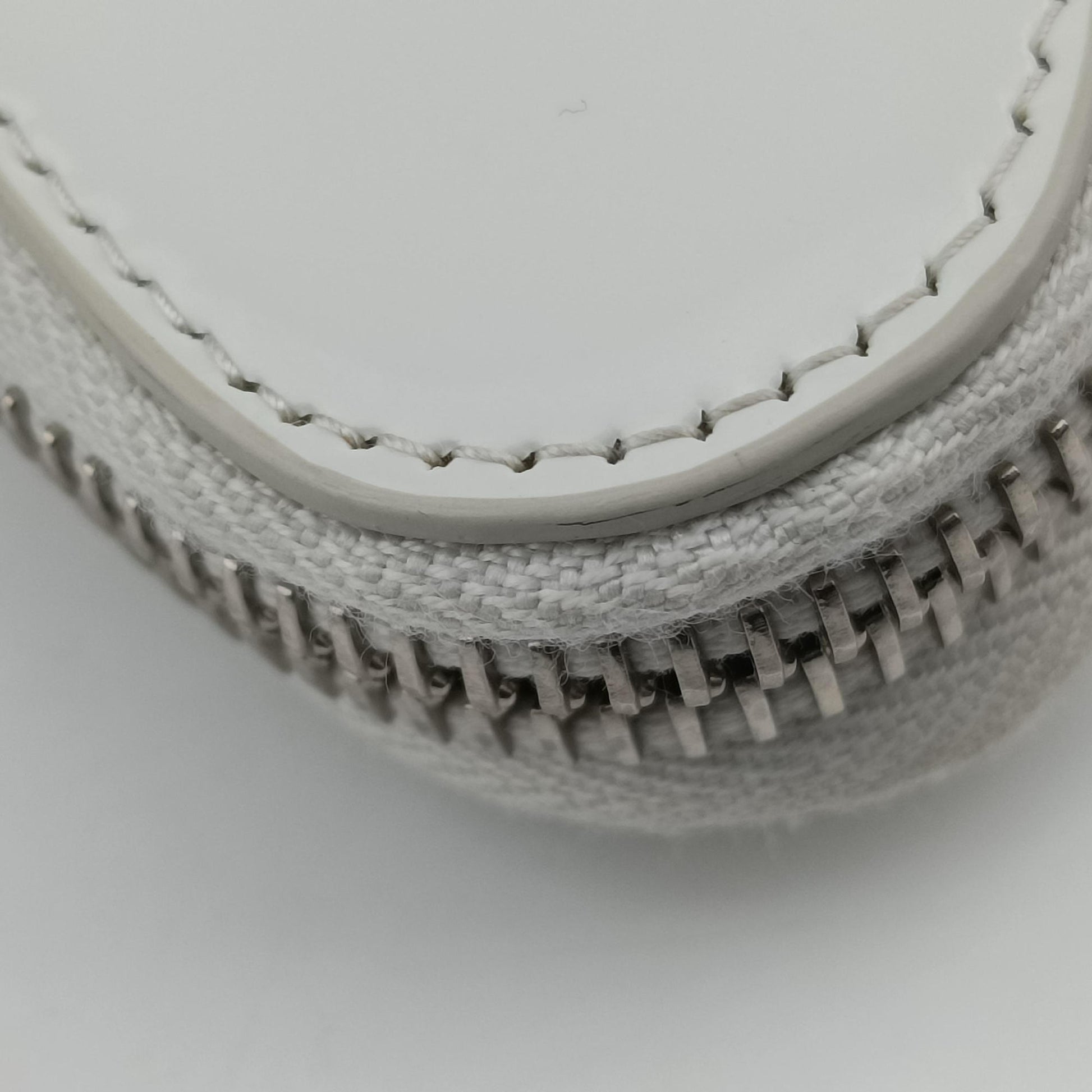 Triangle Chain Pouch White Leather 230-Aトライアングル チェーン ポーチ ホワイト レザー 230-A