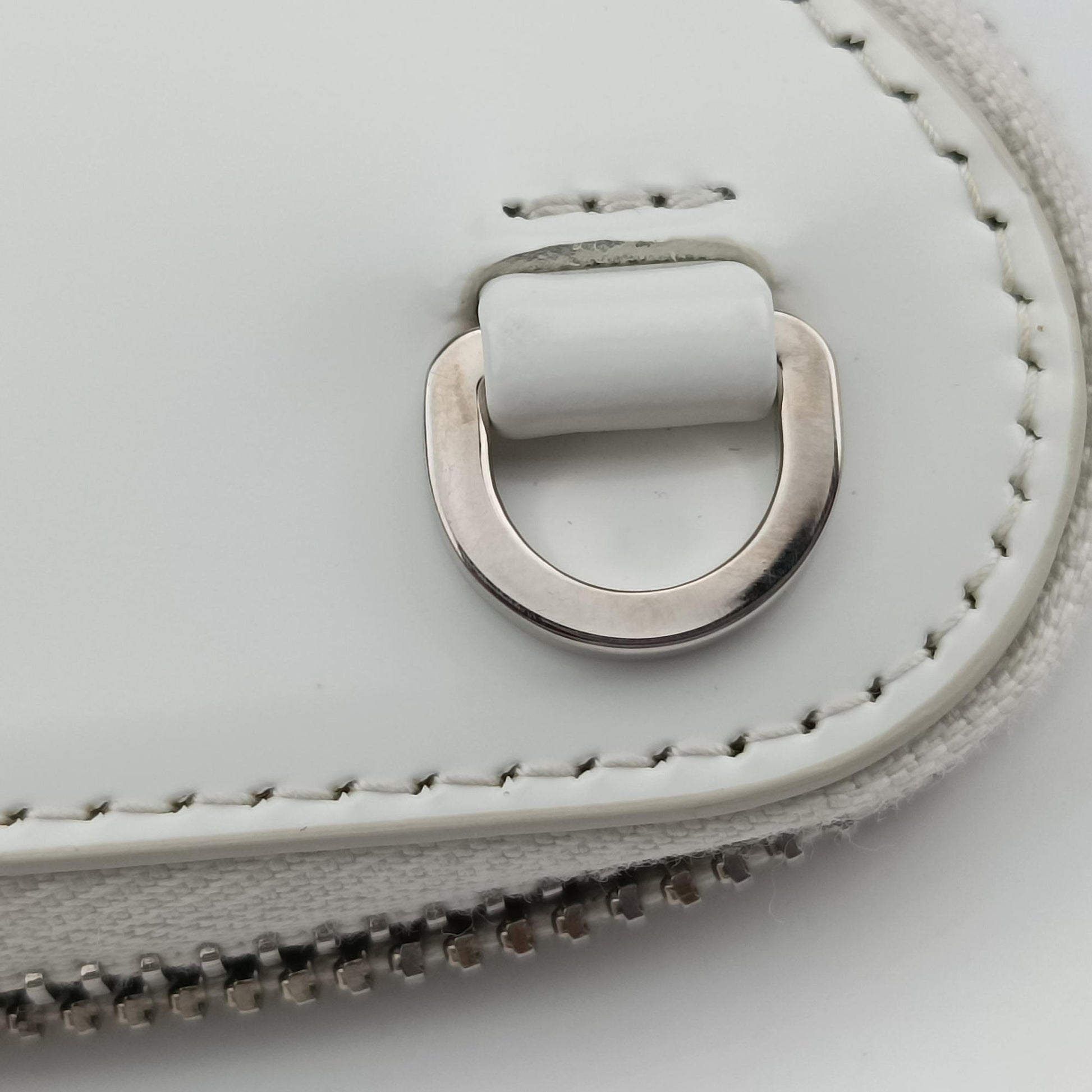 Triangle Chain Pouch White Leather 230-Aトライアングル チェーン ポーチ ホワイト レザー 230-A