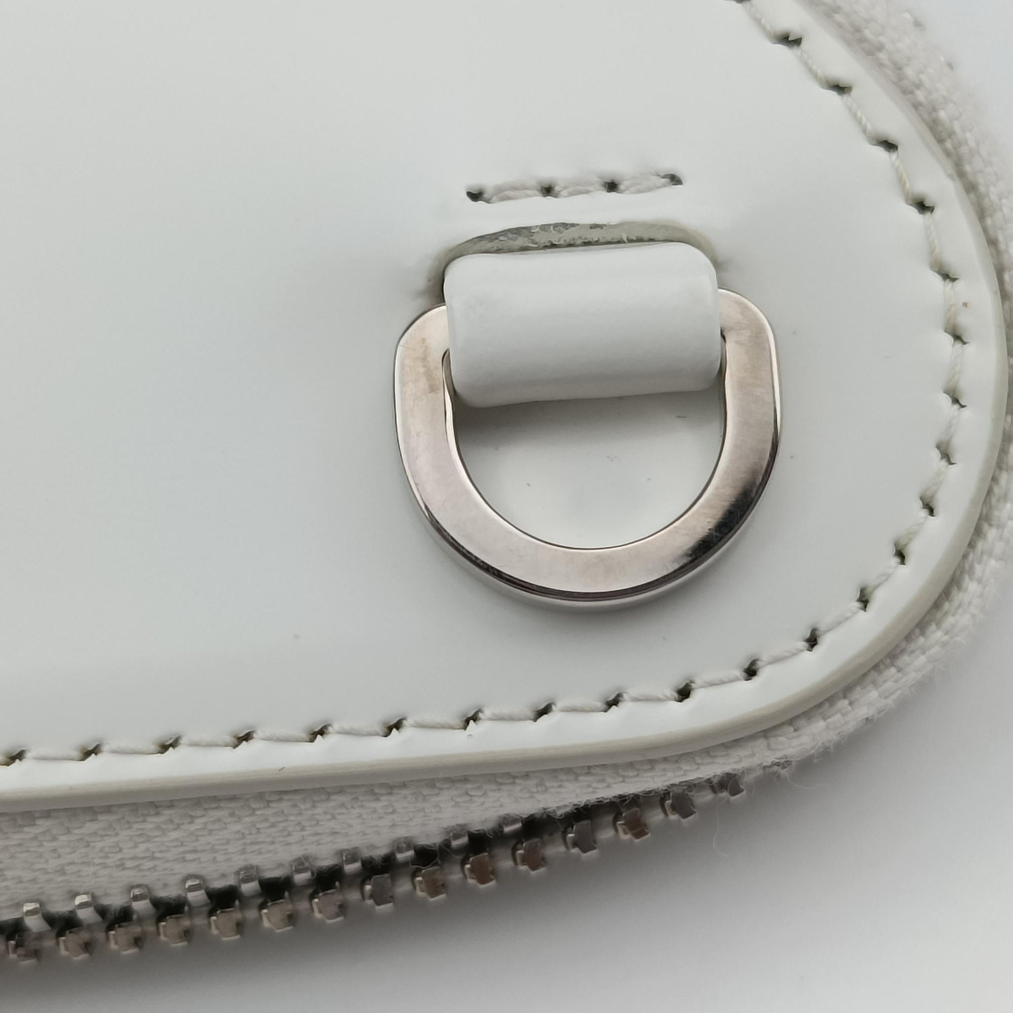 Triangle Chain Pouch White Leather 230-Aトライアングル チェーン ポーチ ホワイト レザー 230-A