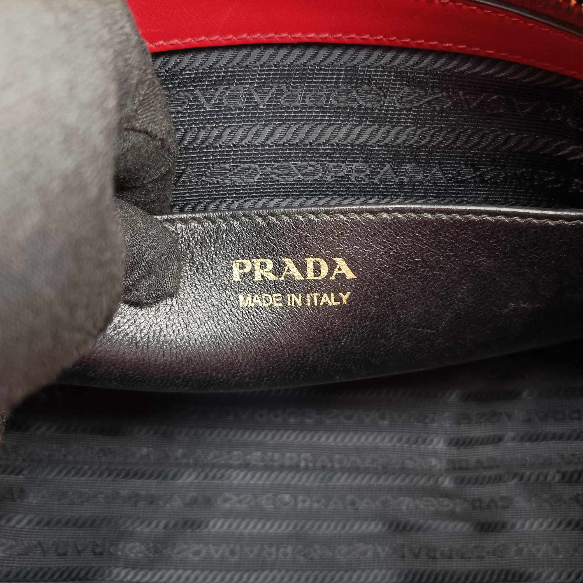 Esplanade Red SAFFIANO Leather 1BA046 117 Rエスプラナード レッド サフィアーノレザー 1BA046 117 R
