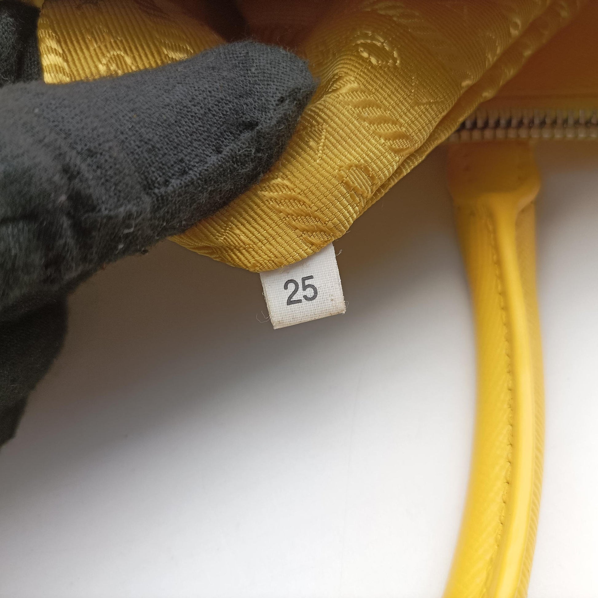 Galleria Yellow SAFFIANO Leather BN2274 25ガレリア イエロー サフィアーノレザー BN2274 25