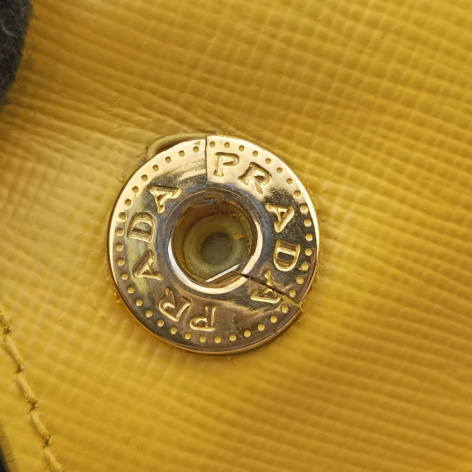 Galleria Yellow SAFFIANO Leather BN2274 25ガレリア イエロー サフィアーノレザー BN2274 25