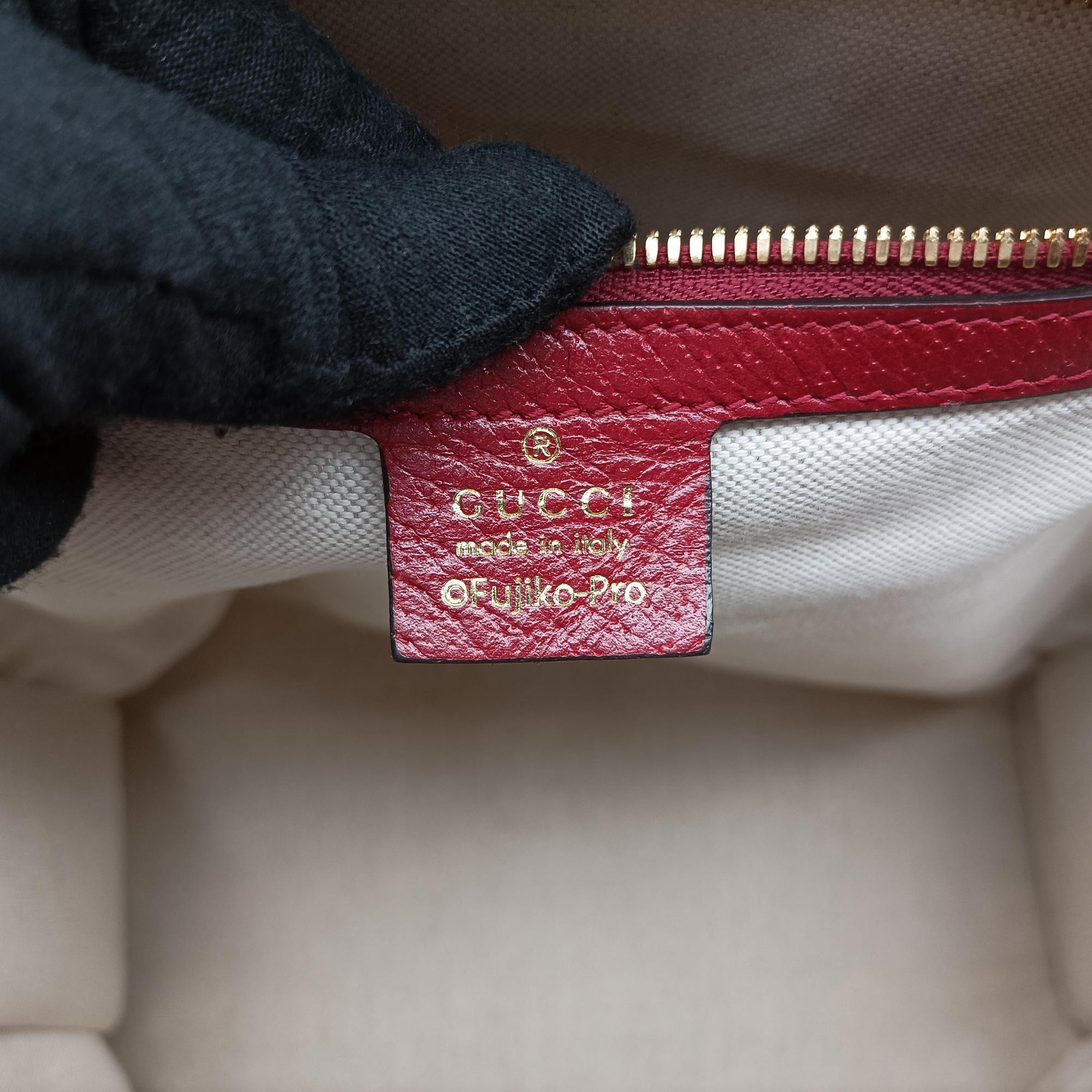 Doraemon Gucci Lunar New Year Beige Monogram × Cherry Red GG Supreme Canvas × Calfskin Leather 653952 C033863984ドラえもんグッチ ウシ年限定 ベージュ×レッド×マルチカラー GGスプリーム × レザー 653952 C033863984