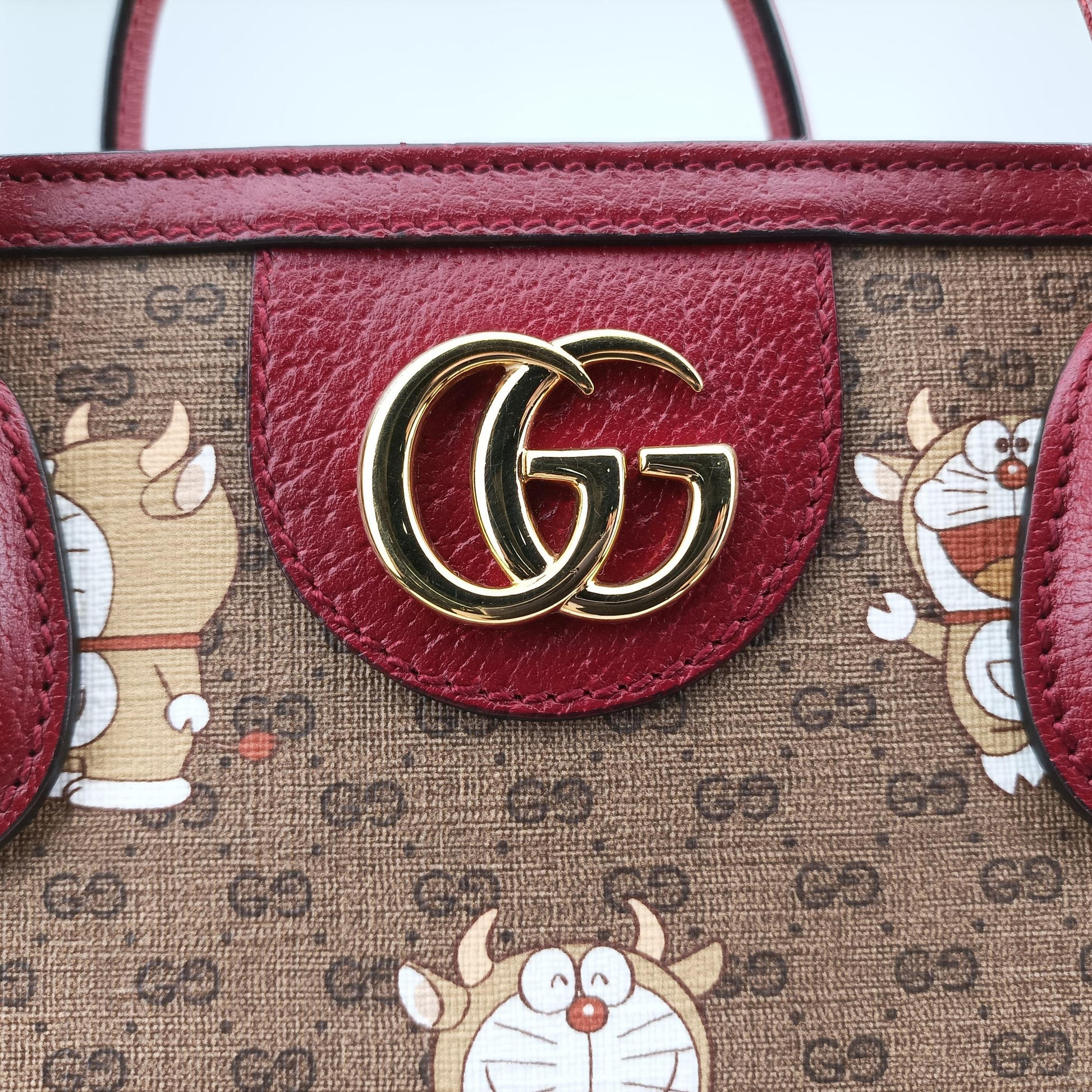 Doraemon Gucci Lunar New Year Beige Monogram × Cherry Red GG Supreme Canvas × Calfskin Leather 653952 C033863984ドラえもんグッチ ウシ年限定 ベージュ×レッド×マルチカラー GGスプリーム × レザー 653952 C033863984