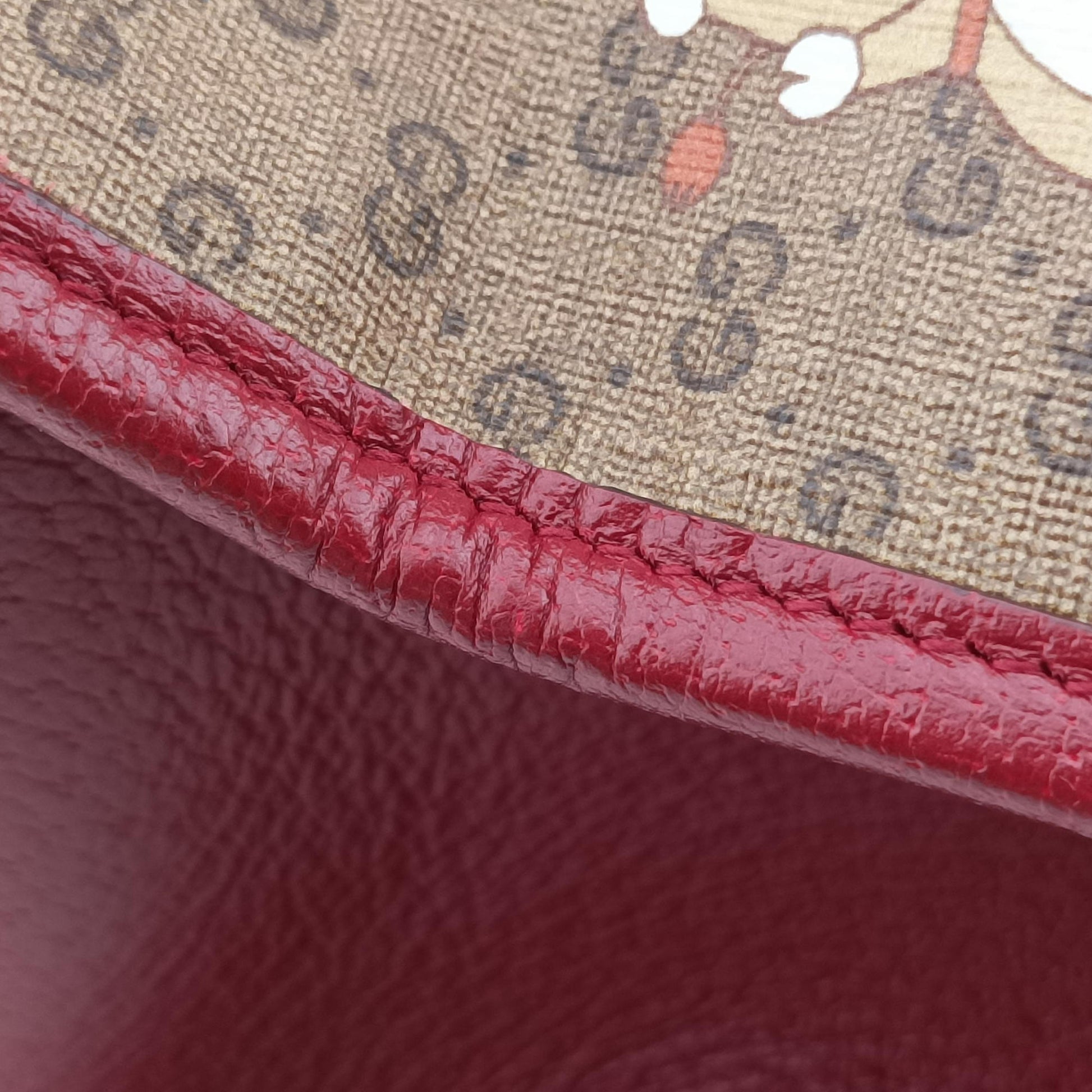 Doraemon Gucci Lunar New Year Beige Monogram × Cherry Red GG Supreme Canvas × Calfskin Leather 653952 C033863984ドラえもんグッチ ウシ年限定 ベージュ×レッド×マルチカラー GGスプリーム × レザー 653952 C033863984
