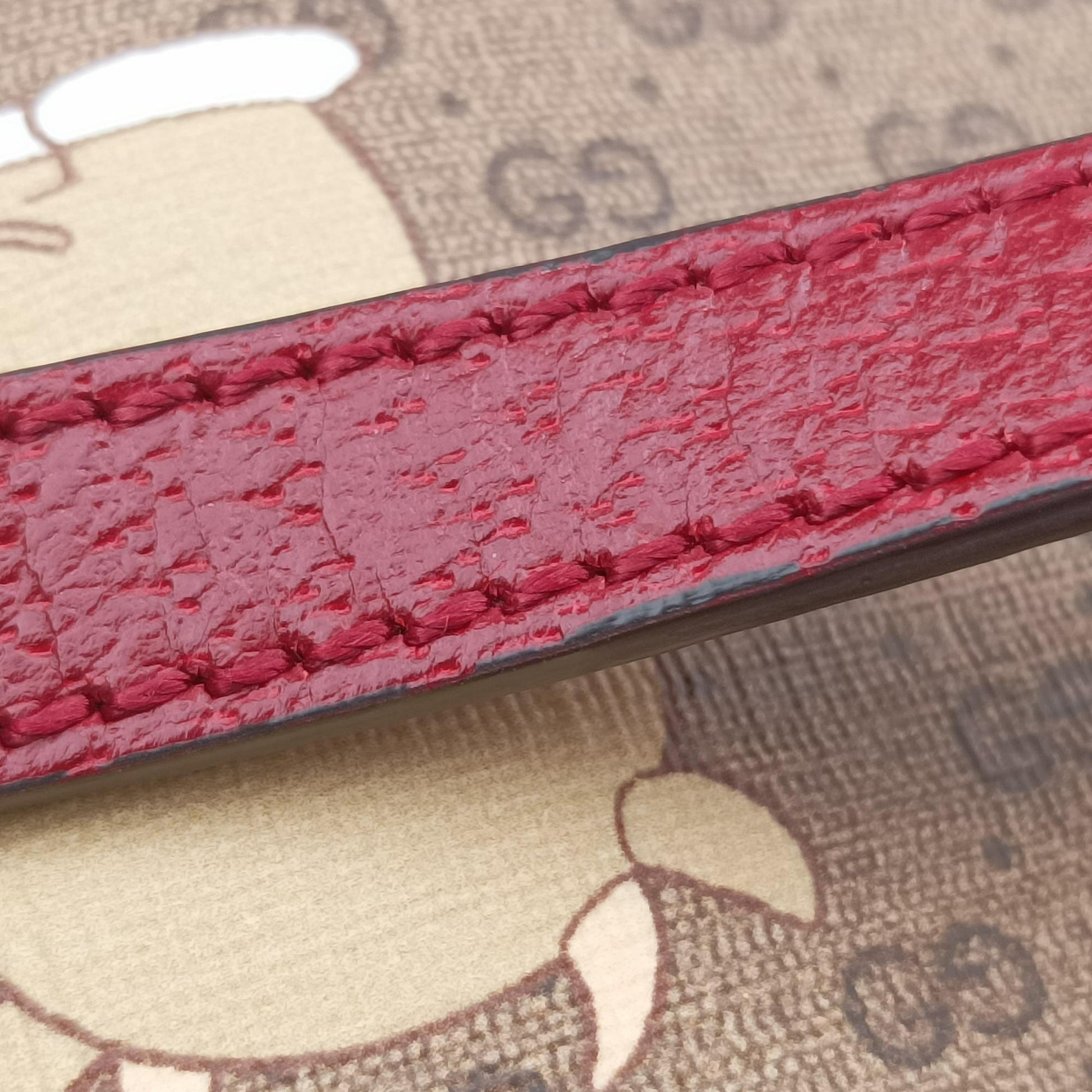 Doraemon Gucci Lunar New Year Beige Monogram × Cherry Red GG Supreme Canvas × Calfskin Leather 653952 C033863984ドラえもんグッチ ウシ年限定 ベージュ×レッド×マルチカラー GGスプリーム × レザー 653952 C033863984