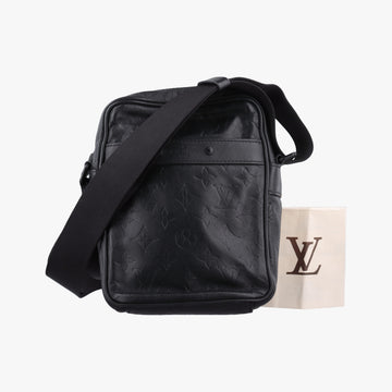 Danube PM Noir Monogram Shadow M43681 FO3118ダヌーヴ PM ノワール モノグラム シャドウ M43681 FO3118