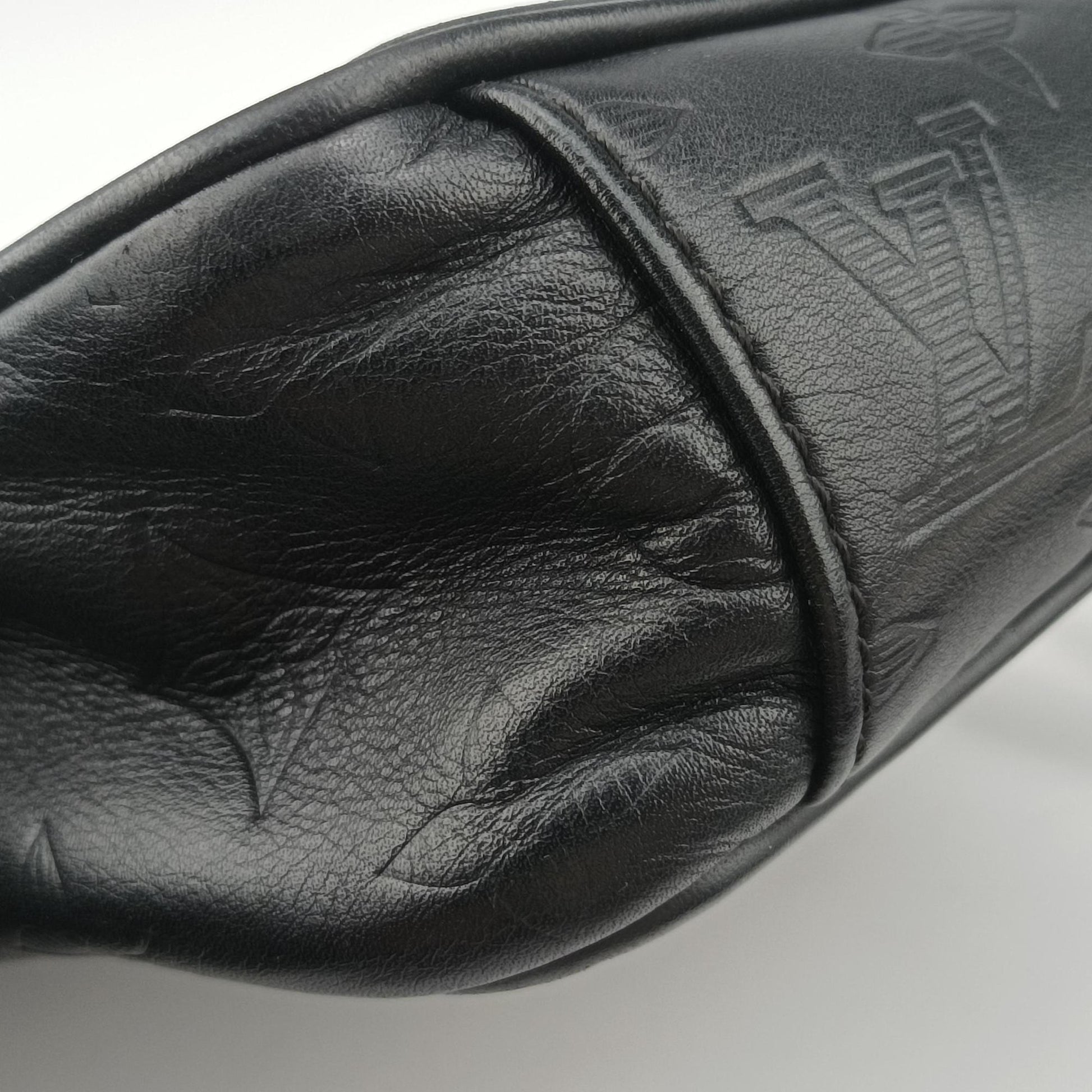 Danube PM Noir Monogram Shadow M43681 FO3118ダヌーヴ PM ノワール モノグラム シャドウ M43681 FO3118