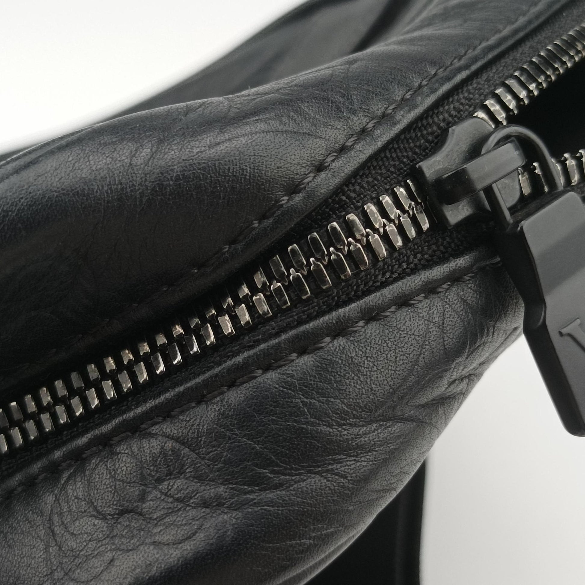 Danube PM Noir Monogram Shadow M43681 FO3118ダヌーヴ PM ノワール モノグラム シャドウ M43681 FO3118