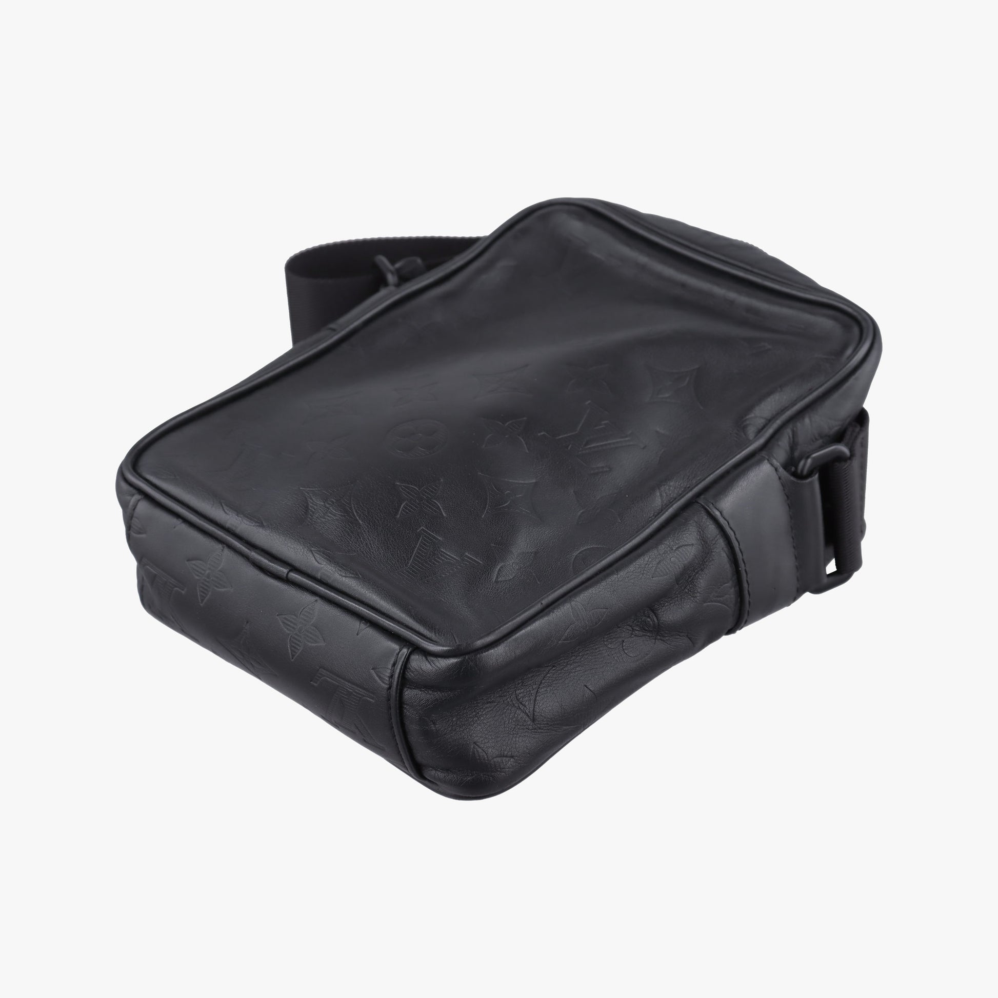 Danube PM Noir Monogram Shadow M43681 FO3118ダヌーヴ PM ノワール モノグラム シャドウ M43681 FO3118