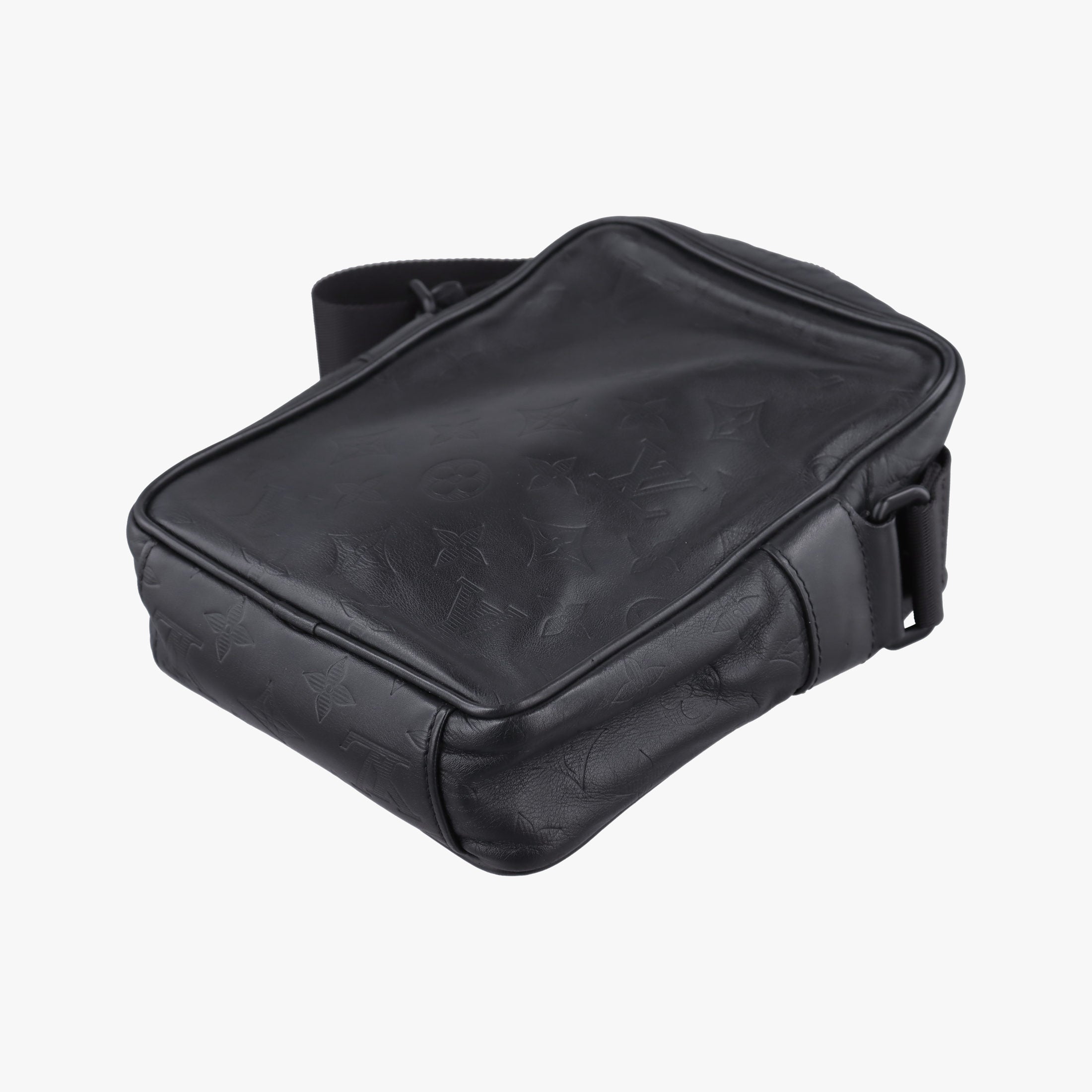 Danube PM Noir Monogram Shadow M43681 FO3118ダヌーヴ PM ノワール モノグラム シャドウ M43681 FO3118