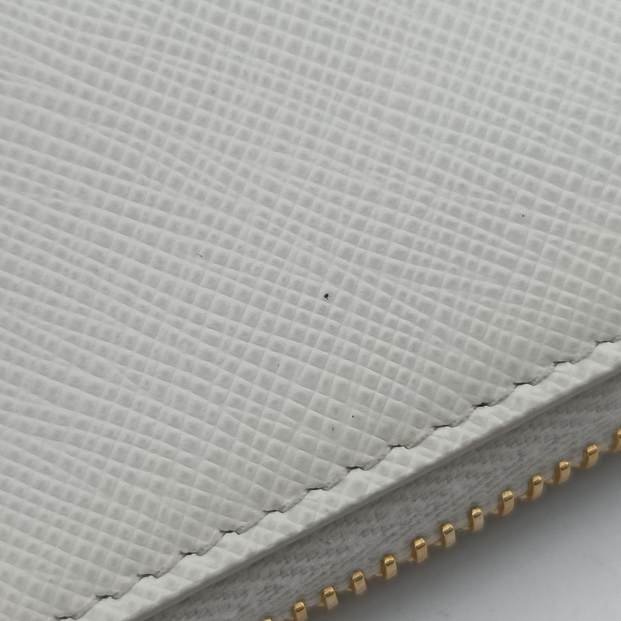 Triangle White Fur×SAFFIANO Leather 1NR015 62トライアングル ホワイト ファー×サフィアーノレザー 1NR015 62