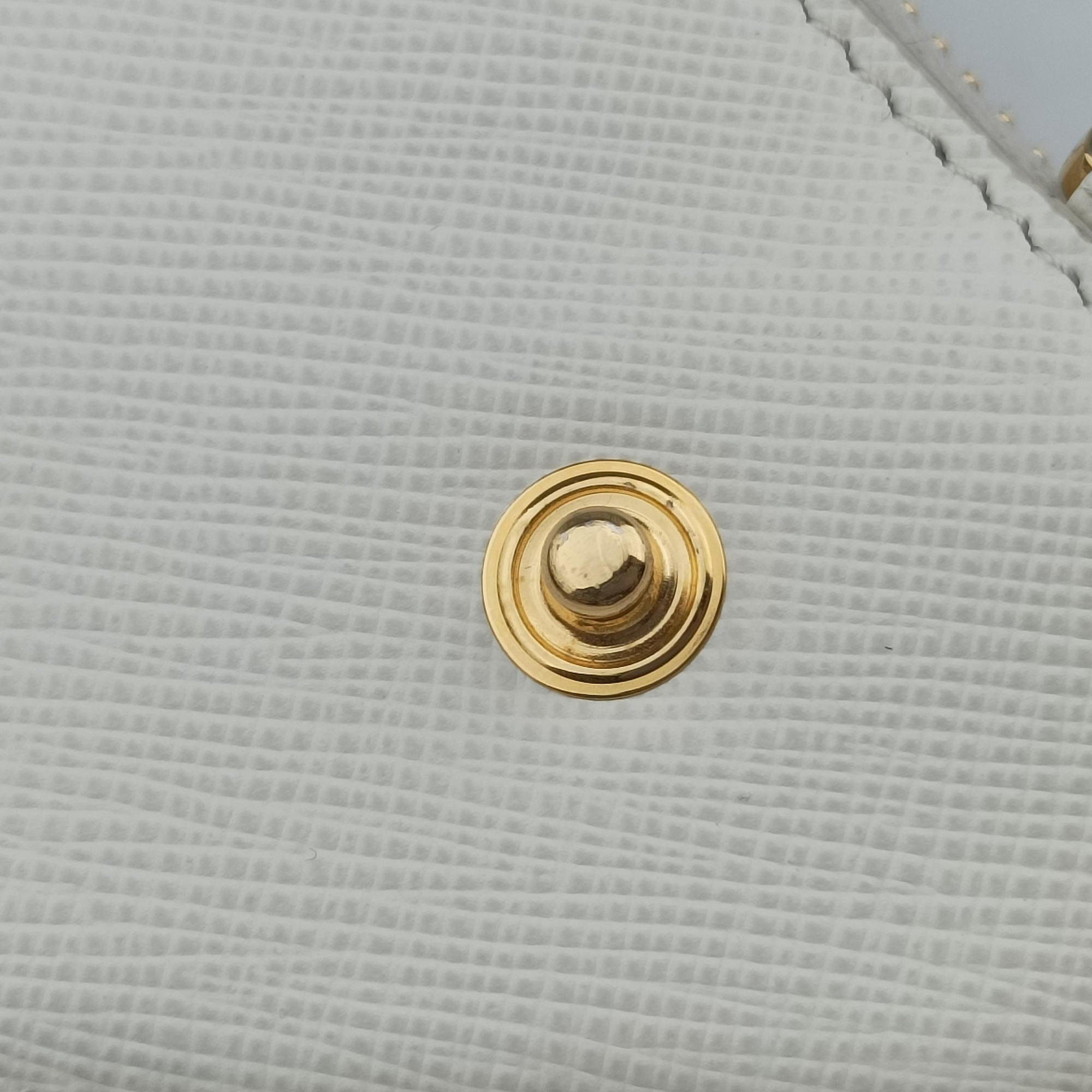 Triangle White Fur×SAFFIANO Leather 1NR015 62トライアングル ホワイト ファー×サフィアーノレザー 1NR015 62