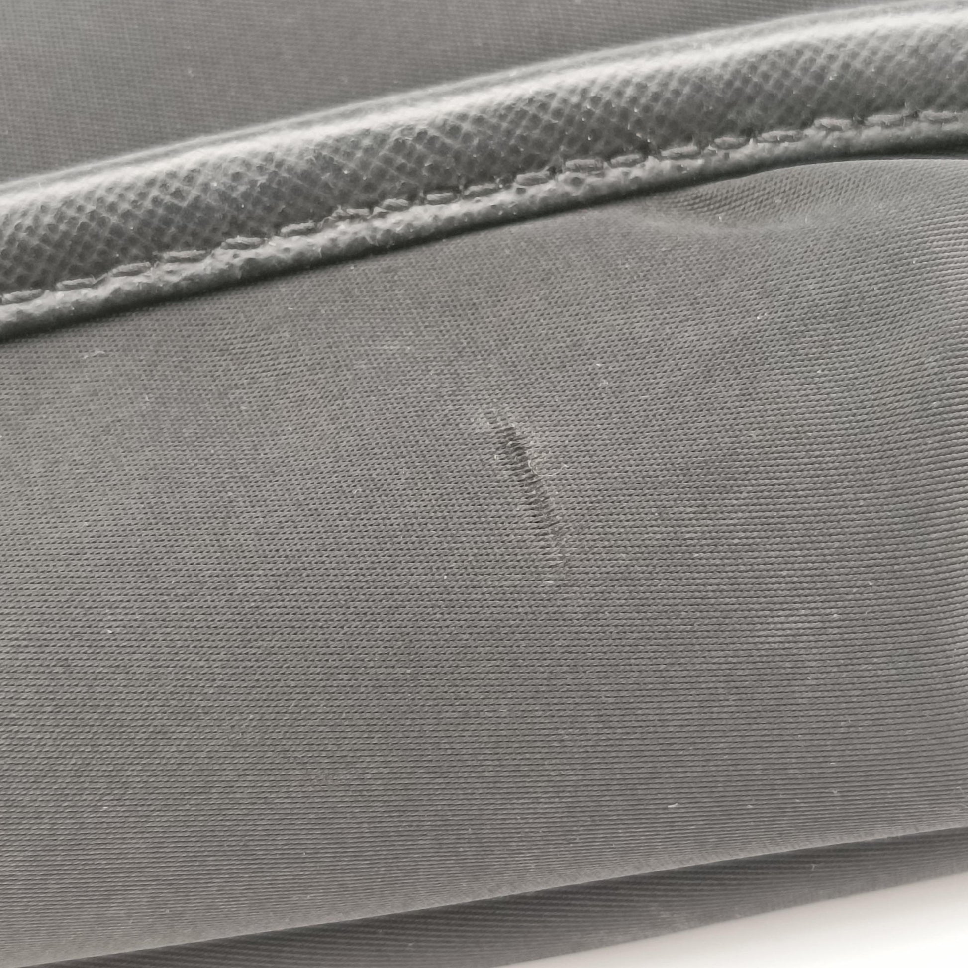 Vela Messenger Bag Black Nylon V166 204ヴェラ メッセンジャーバッグ ブラック ナイロン V166 204