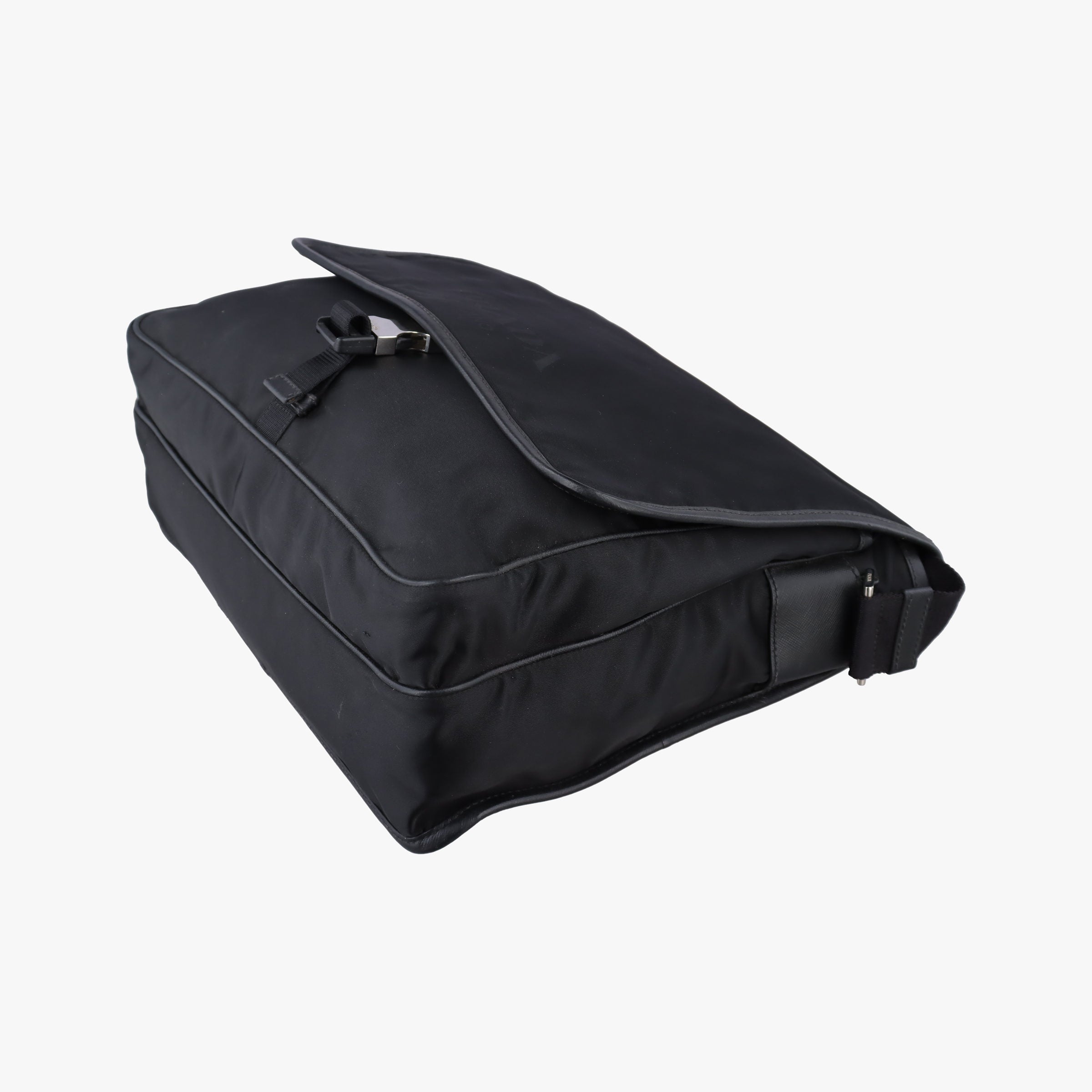Vela Messenger Bag Black Nylon V166 204ヴェラ メッセンジャーバッグ ブラック ナイロン V166 204