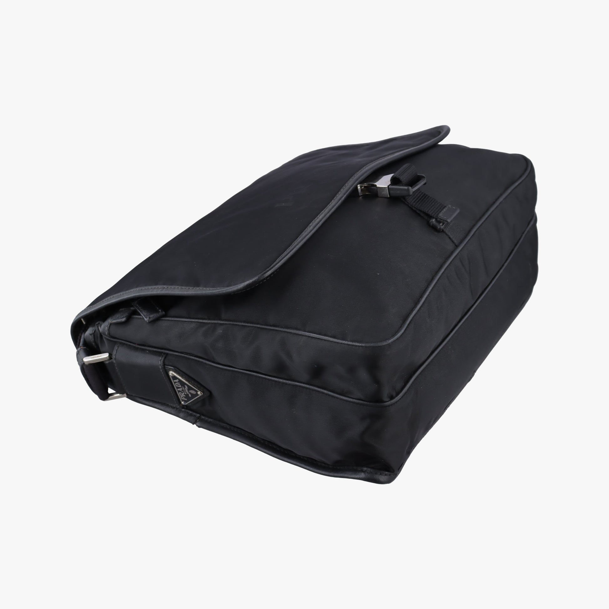 Vela Messenger Bag Black Nylon V166 204ヴェラ メッセンジャーバッグ ブラック ナイロン V166 204