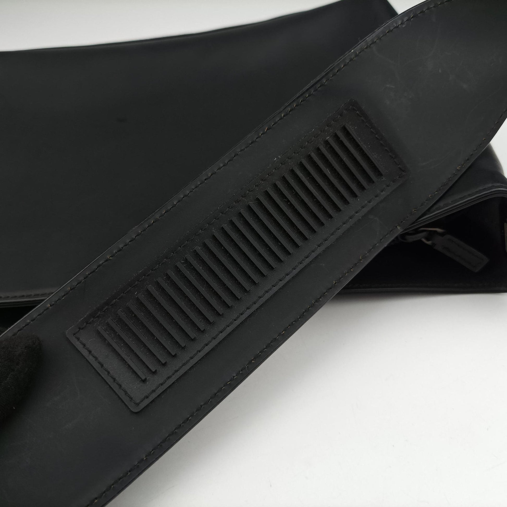 Minimalist Hobo Black leather 001.3300 1781ミニマリスト ホーボー ブラック レザー 001.3300 1781