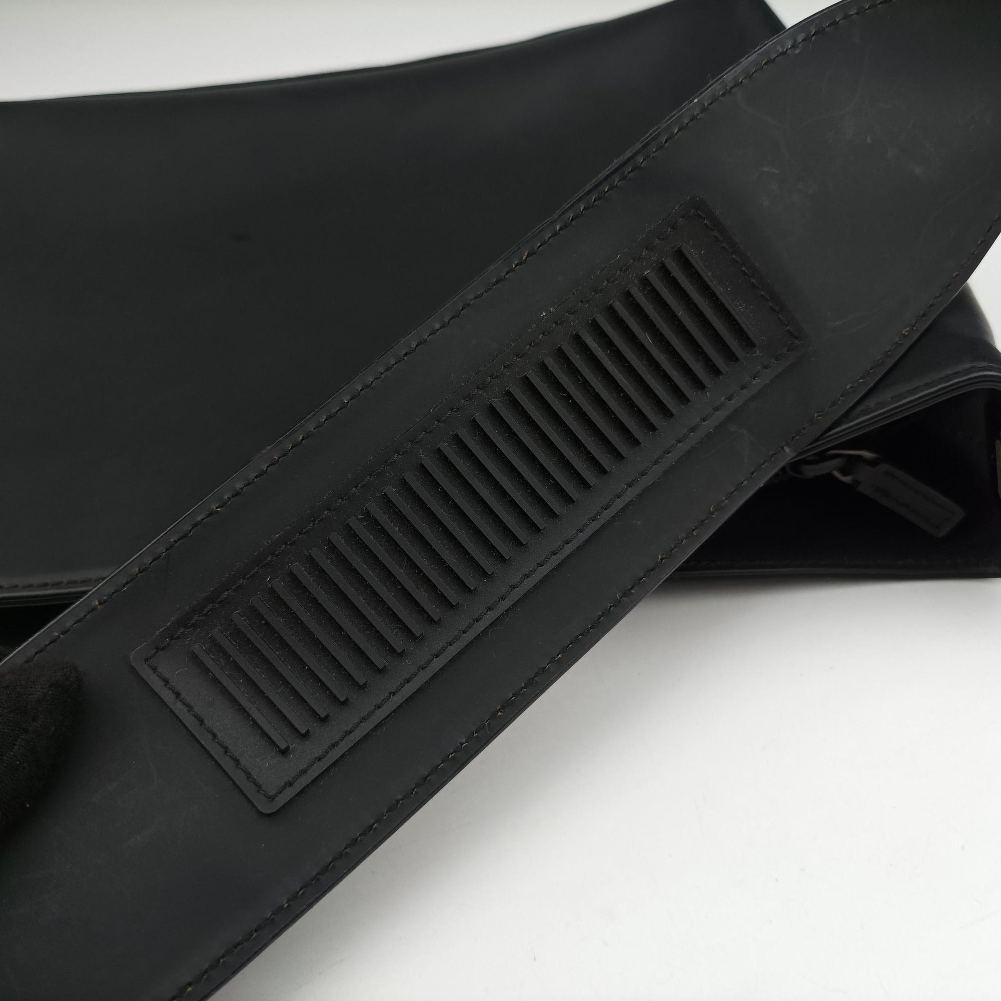 Minimalist Hobo Black leather 001.3300 1781ミニマリスト ホーボー ブラック レザー 001.3300 1781