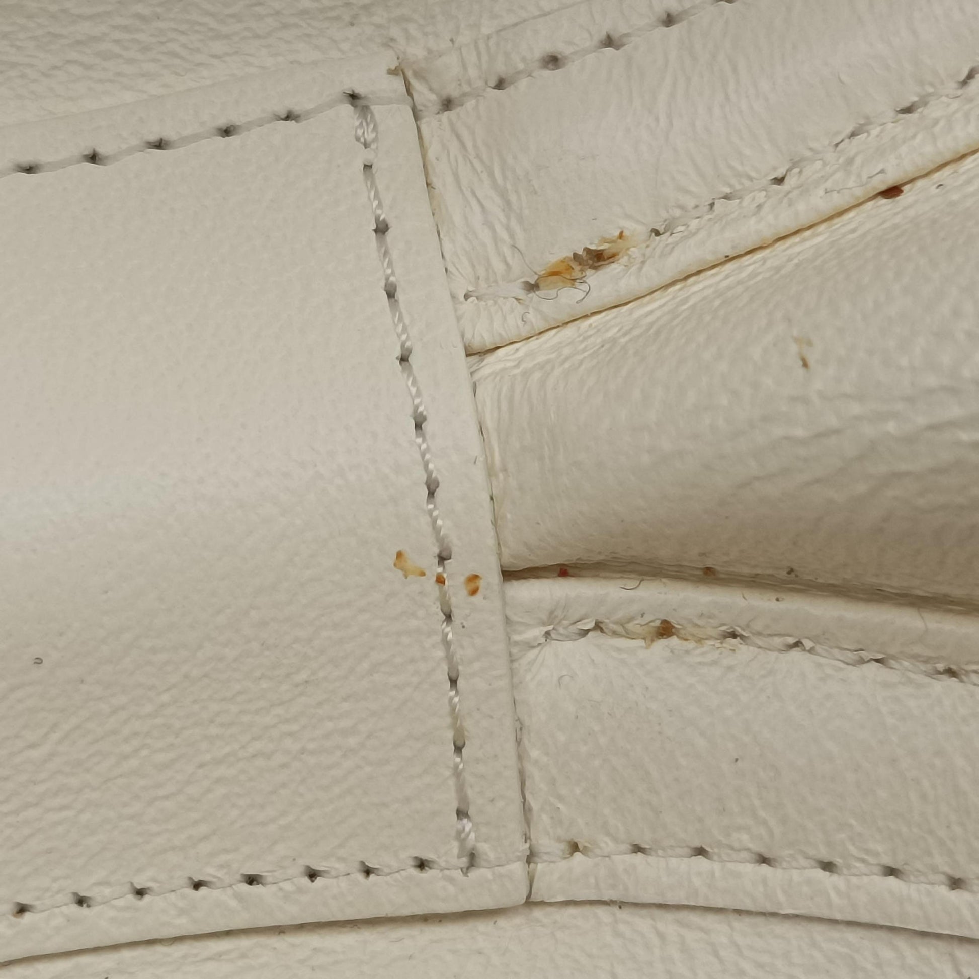 LA PAUSA Shiny Chevron Oval Tassel White Leather AS0204 26943915ラパウザ Vステッチ フリンジ ホワイト レザー AS0204 26943915