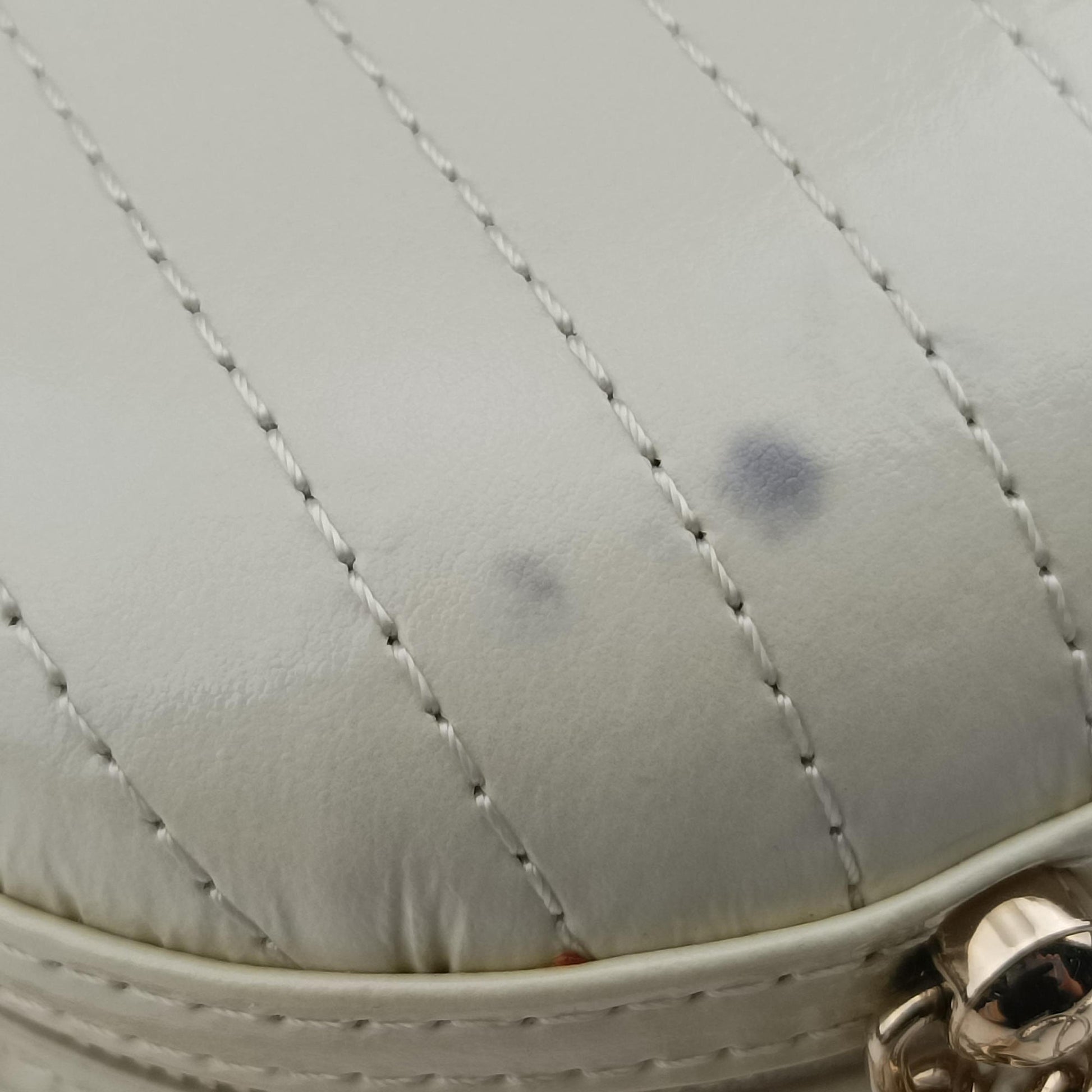 LA PAUSA Shiny Chevron Oval Tassel White Leather AS0204 26943915ラパウザ Vステッチ フリンジ ホワイト レザー AS0204 26943915