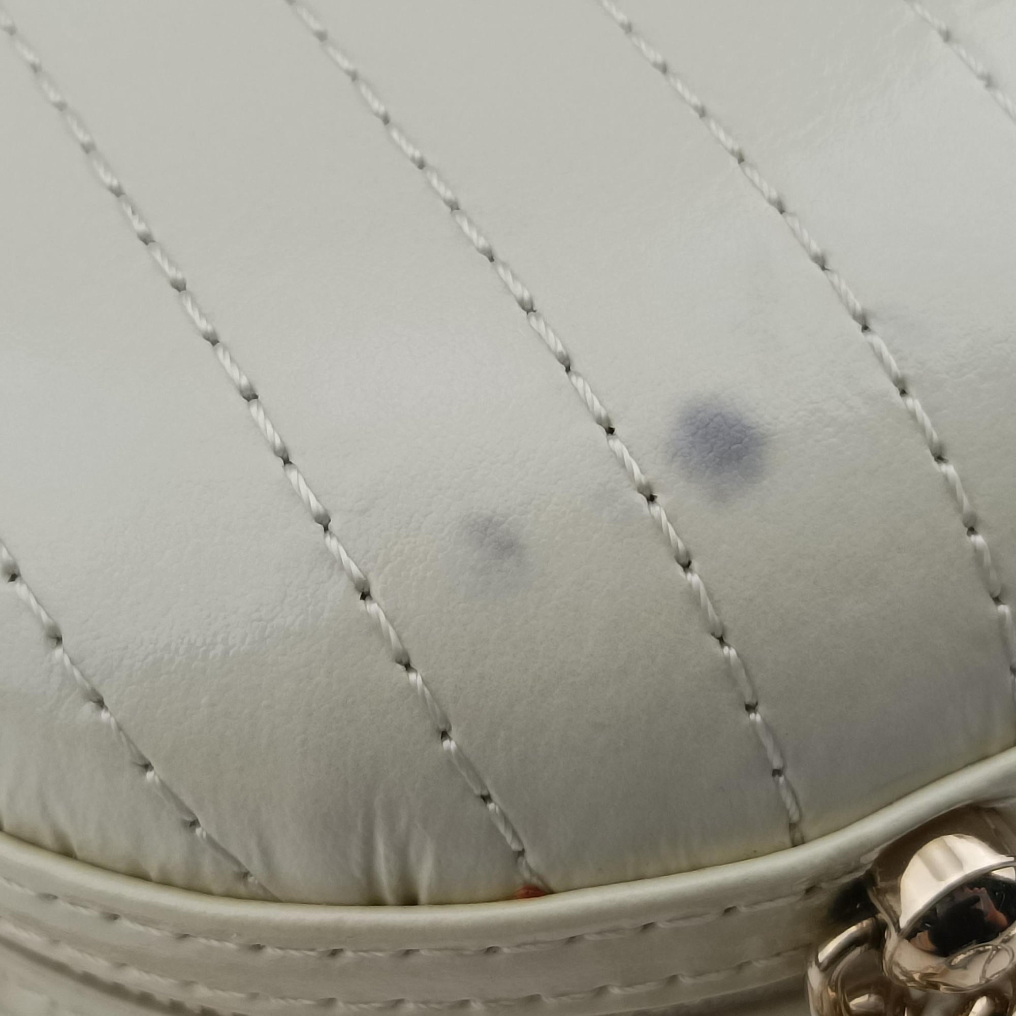 LA PAUSA Shiny Chevron Oval Tassel White Leather AS0204 26943915ラパウザ Vステッチ フリンジ ホワイト レザー AS0204 26943915