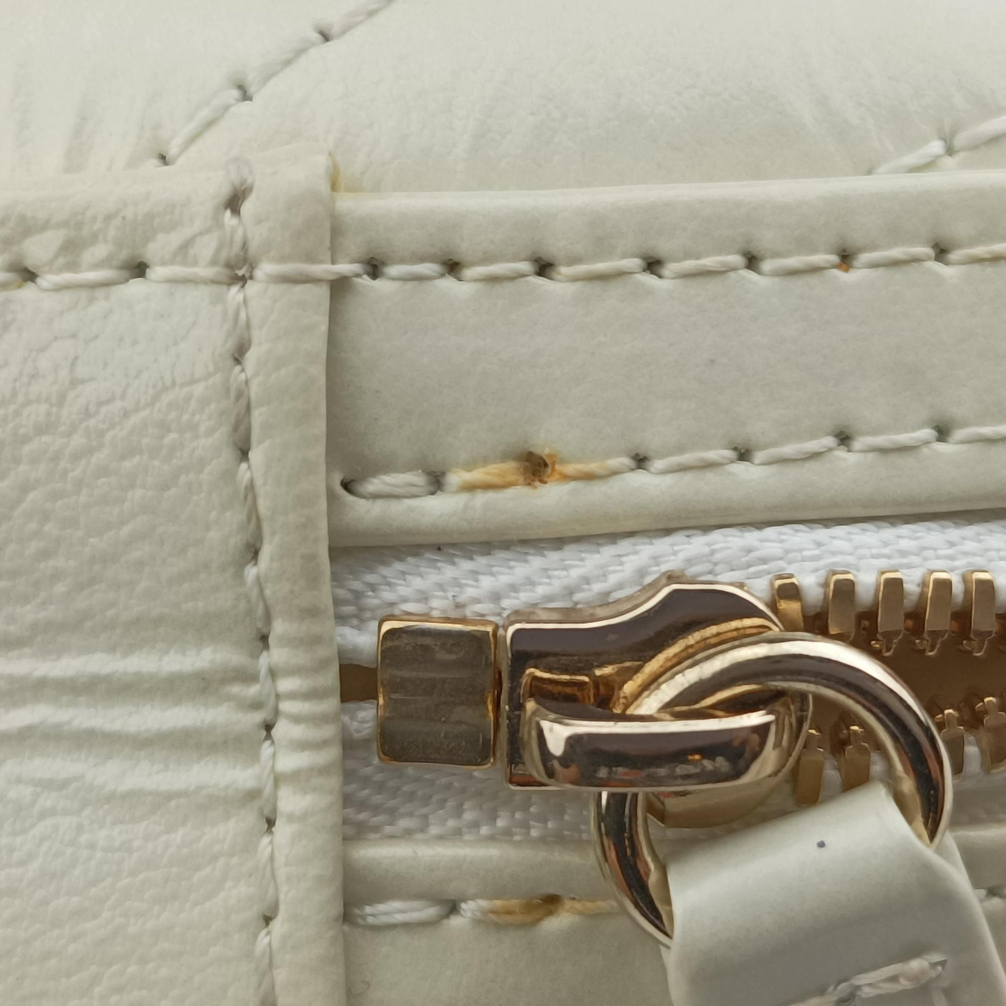 LA PAUSA Shiny Chevron Oval Tassel White Leather AS0204 26943915ラパウザ Vステッチ フリンジ ホワイト レザー AS0204 26943915