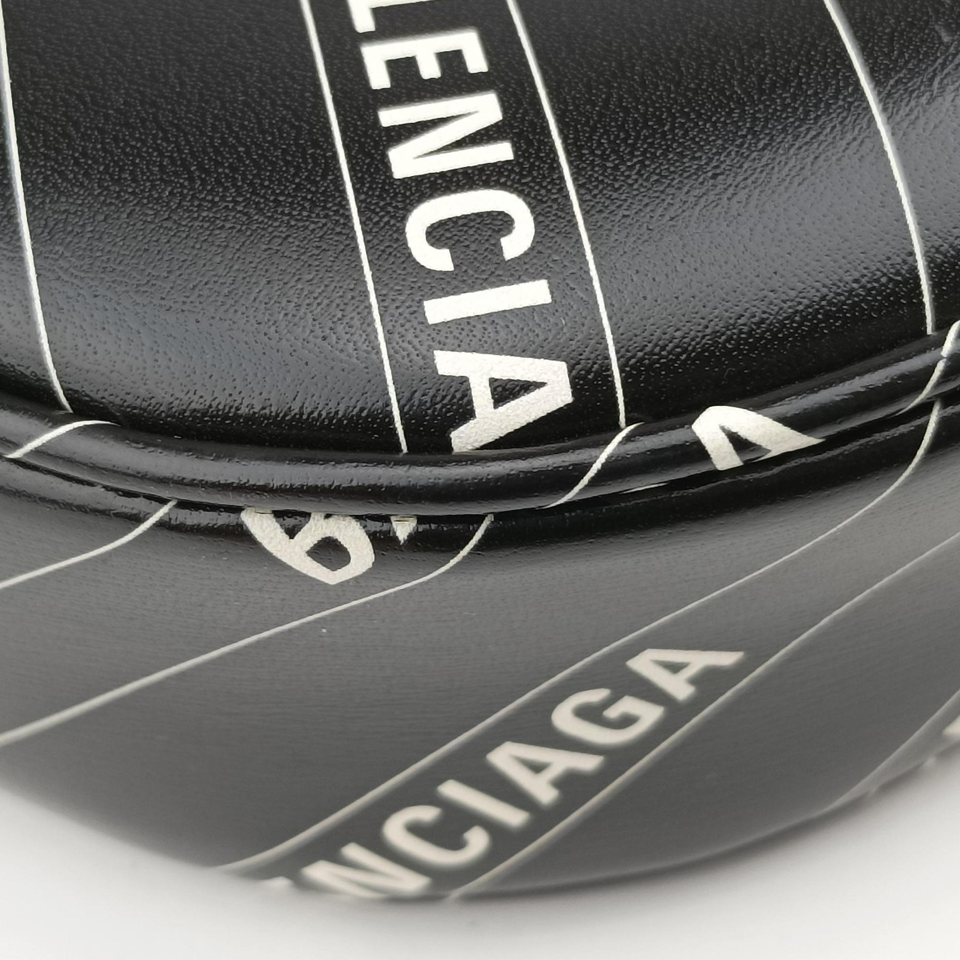 Gucci x Balenciaga The Hacker Project Jackie 1961 Black Leather 636712 B036488035グッチ × バレンシアガ ザ ハッカー プロジェクト ジャッキー 1961  ブラック レザー 636712 B036488035