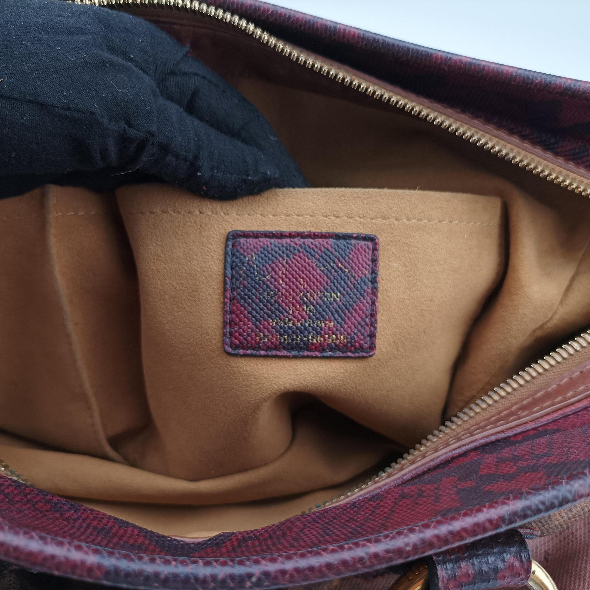 Graduate Violet Monogram Jokes M95739 Lot number unknownグラデュエート ヴィオレ モノグラム ジョークス M95739 製番不明