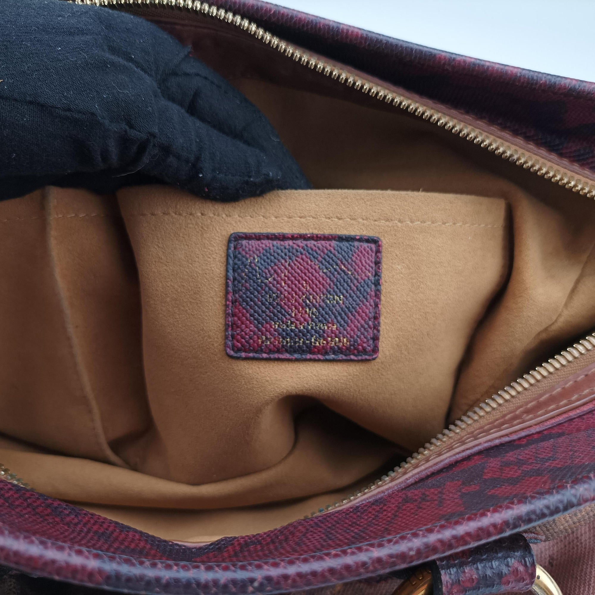 Graduate Violet Monogram Jokes M95739 Lot number unknownグラデュエート ヴィオレ モノグラム ジョークス M95739 製番不明