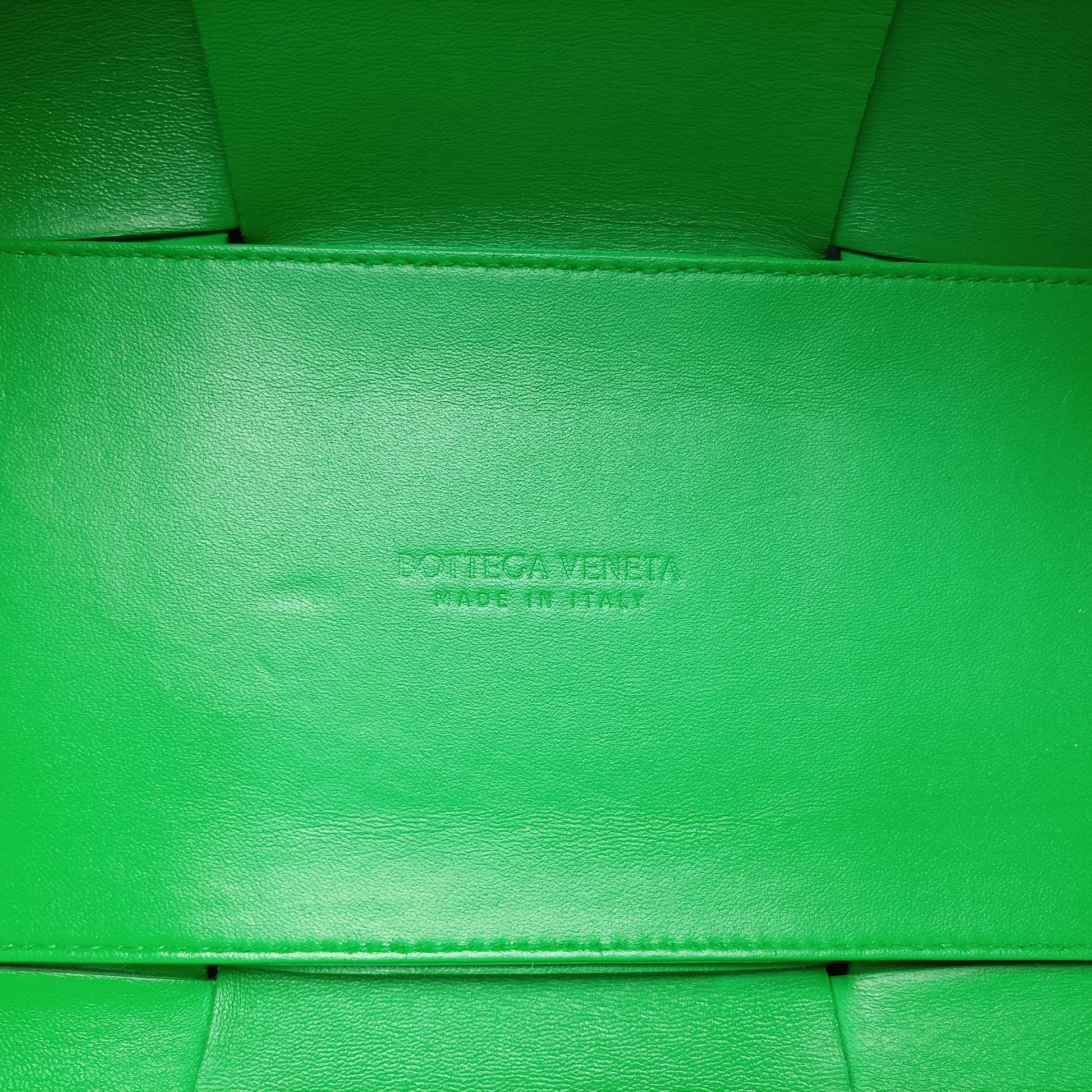 THE ARCO Tote Green lambskin B09319876Wミディアム ザ アルコ トート グリーン ラムスキン B09319876W