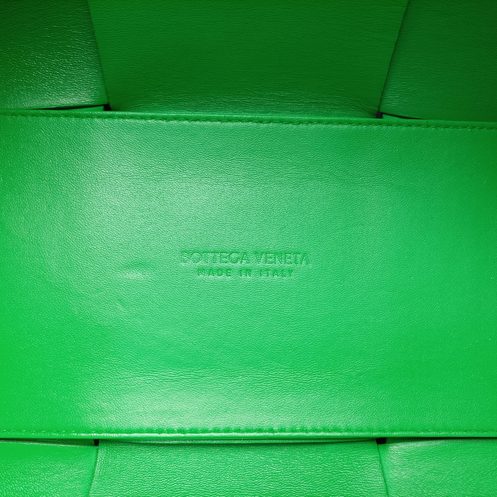 THE ARCO Tote Green lambskin B09319876Wミディアム ザ アルコ トート グリーン ラムスキン B09319876W
