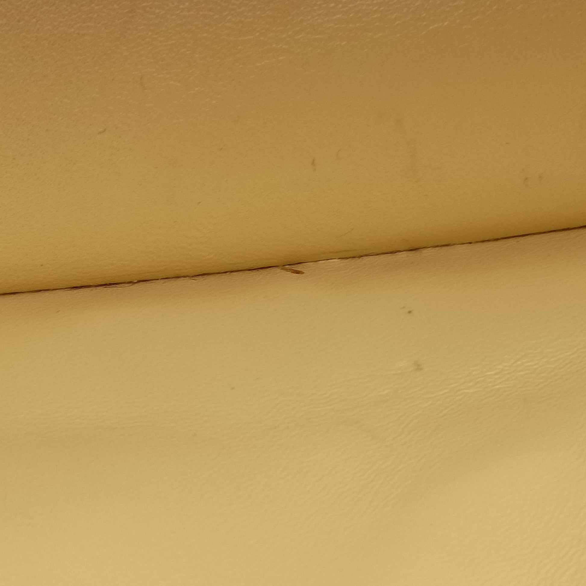 LE Carre TAUPE BOX Yellow Leather GLT633214.0121ル カレ トープボックス イエロー レザー GLT633214.0121