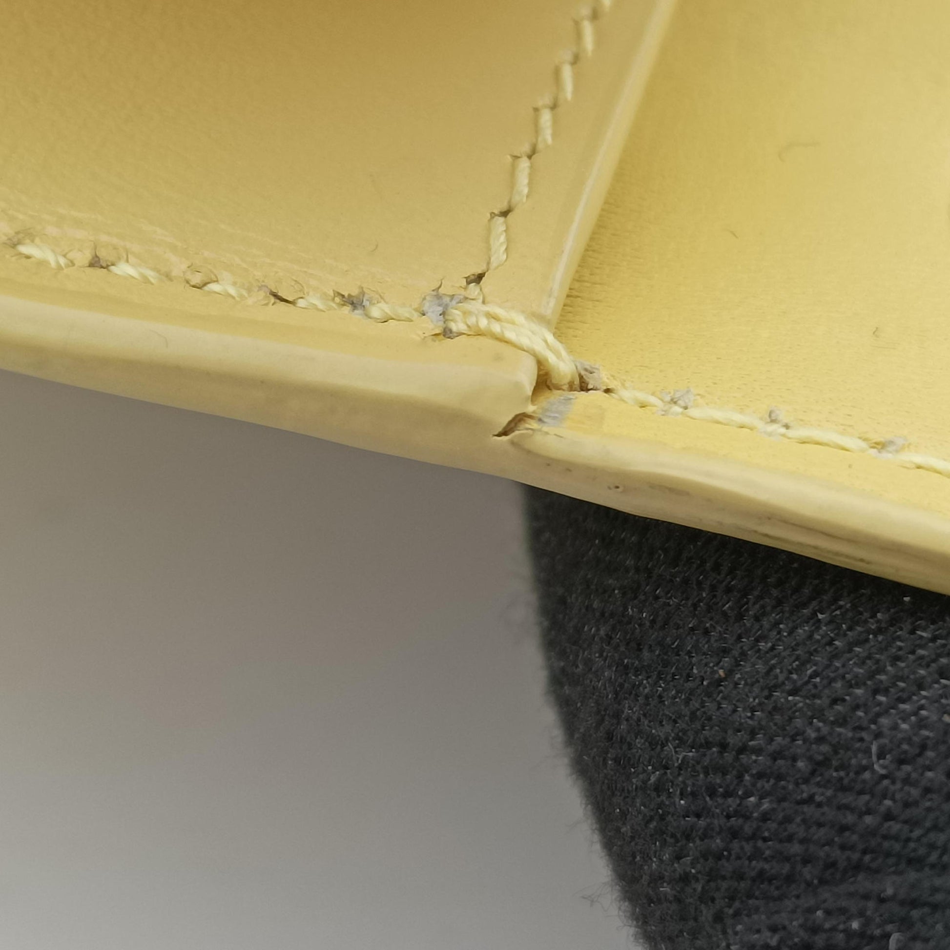 LE Carre TAUPE BOX Yellow Leather GLT633214.0121ル カレ トープボックス イエロー レザー GLT633214.0121