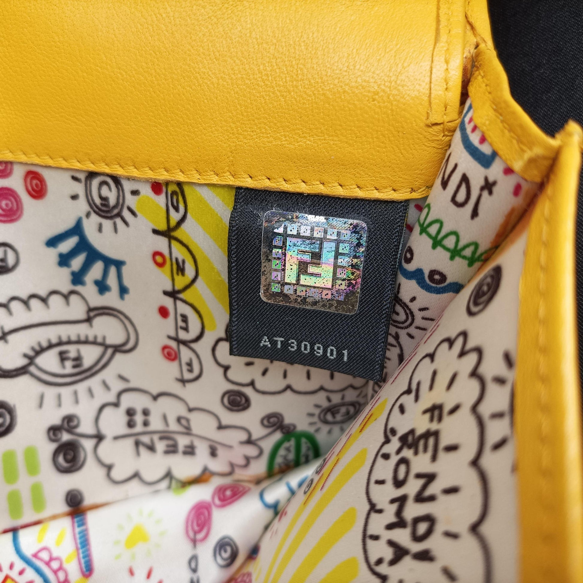 Embossed Logo Yellow lambskin 3M9219 2289-8BM0219-YMY-088エンボス ロゴ イエロー ラムスキン 3M9219 2289-8BM0219-YMY-088