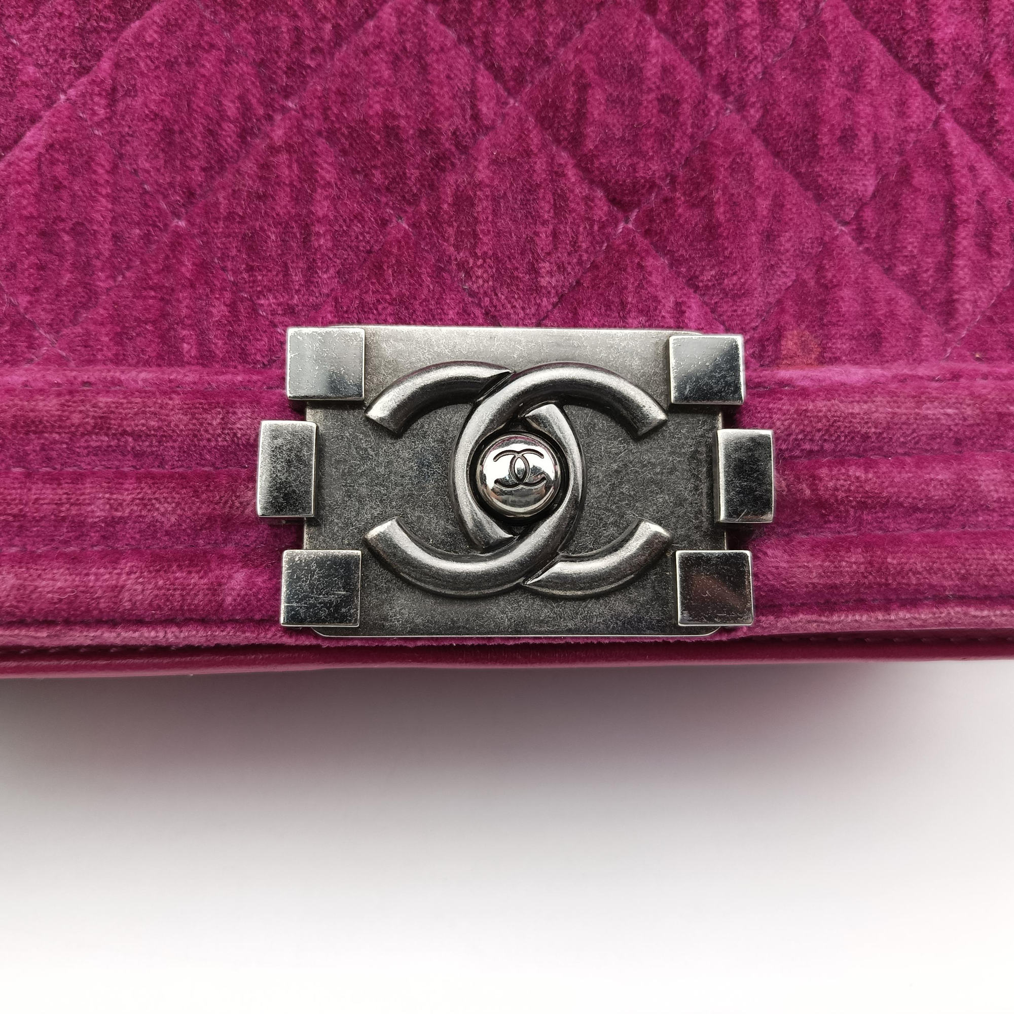 BOY CHANEL Rose velour A67416 17318101ボーイシャネル ローズ レッド ベロア A67416 17318101