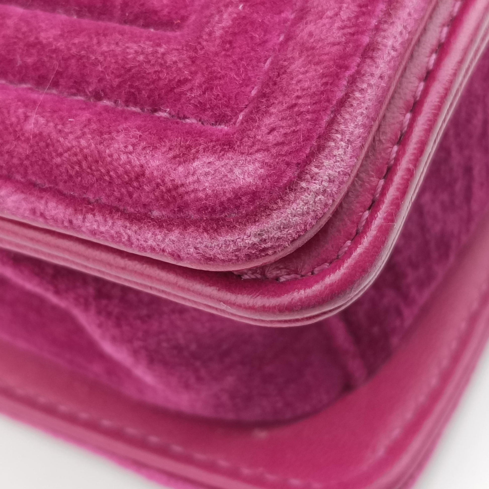 BOY CHANEL Rose velour A67416 17318101ボーイシャネル ローズ レッド ベロア A67416 17318101