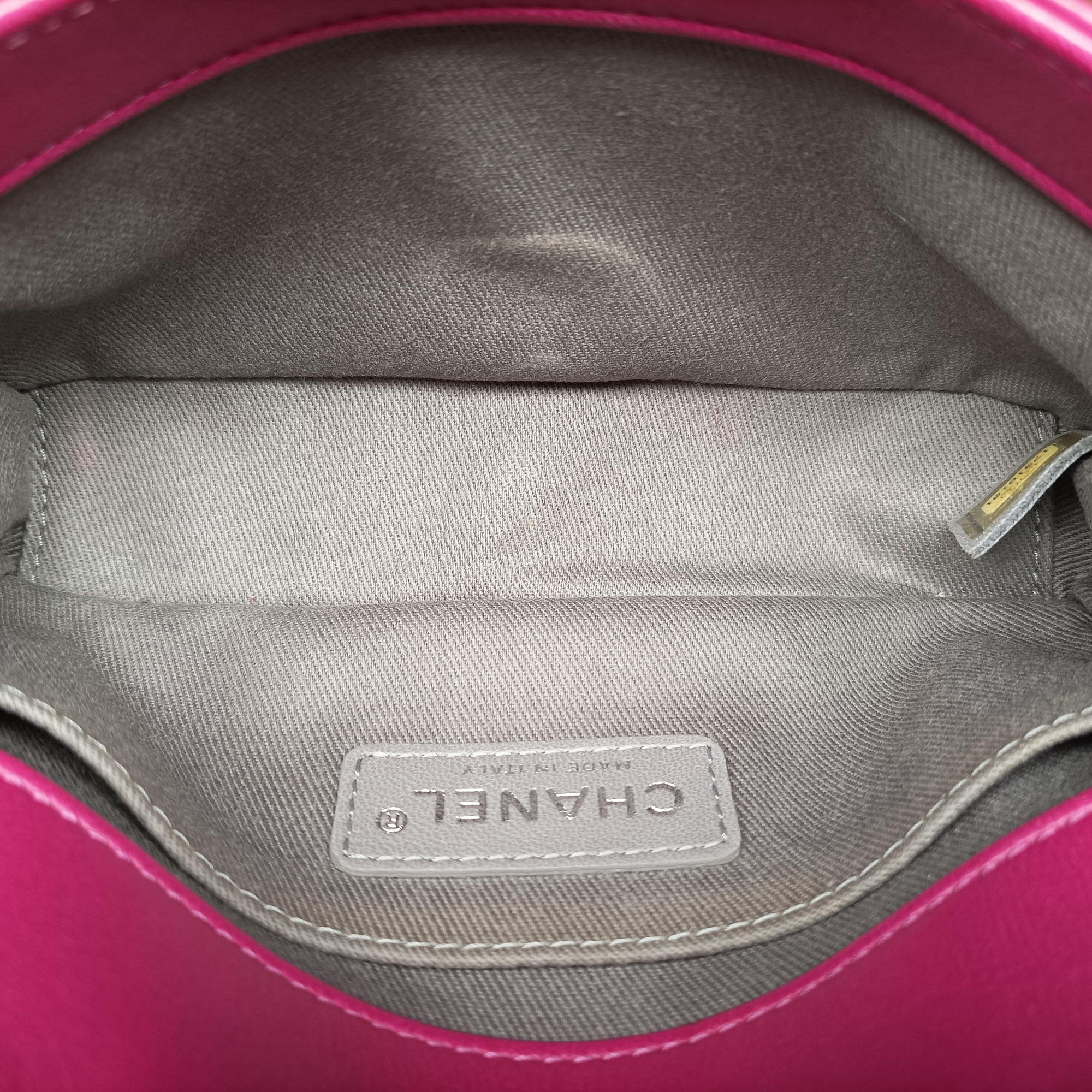 BOY CHANEL Rose velour A67416 17318101ボーイシャネル ローズ レッド ベロア A67416 17318101