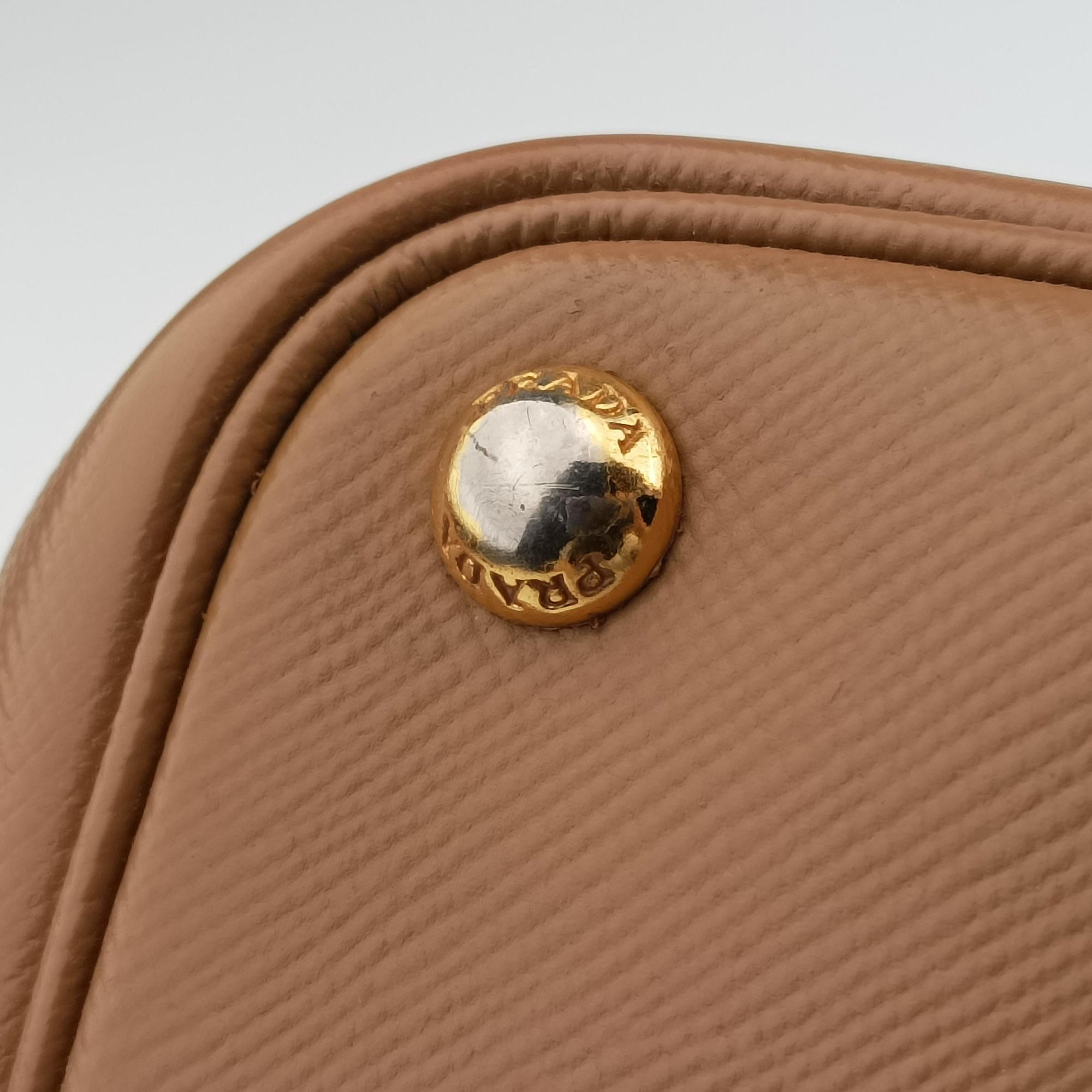 Double Cuir Camel SAFFIANO Leather BN2755 3ダブル キュイール キャメル サフィアーノレザー BN2755 3