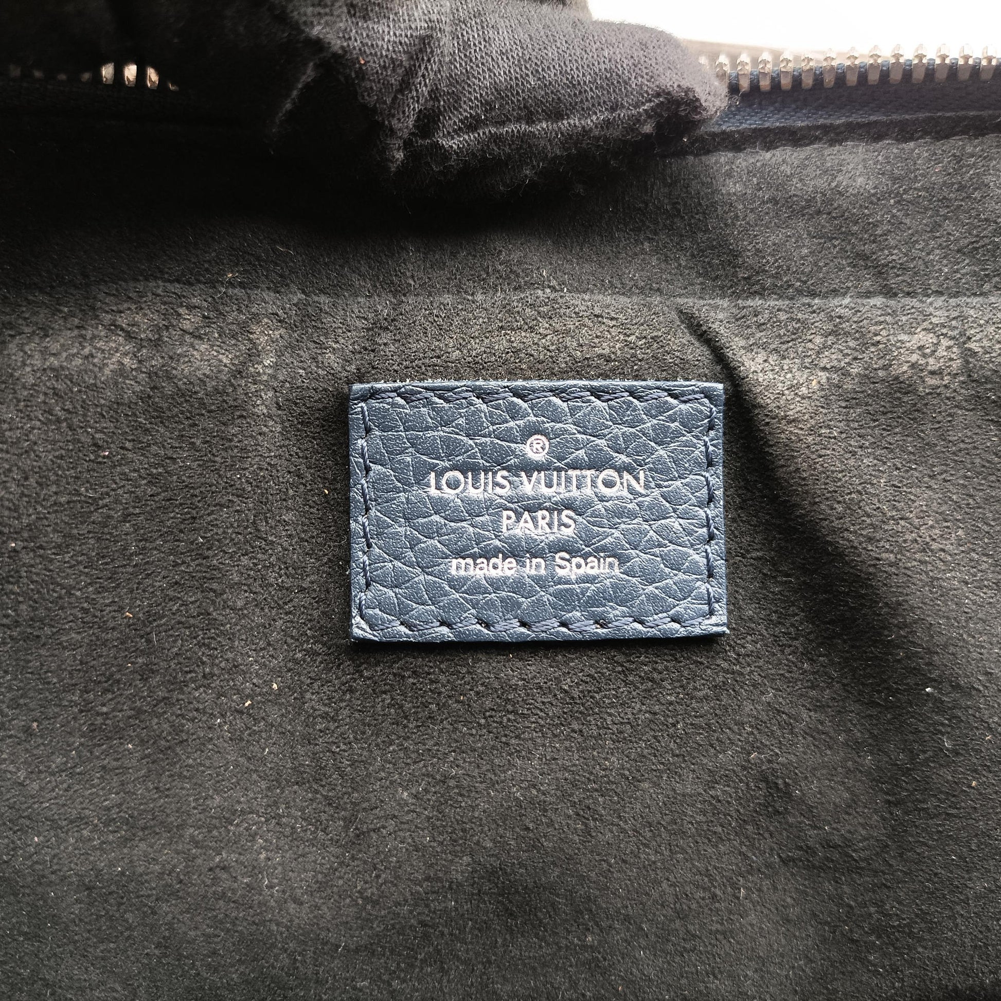 Armand Briefcase MM NAVY Taurillon leather M54380 UB2159アルマンド ブリーフケース MM ネイビー トリヨンレザー M54380 UB2159