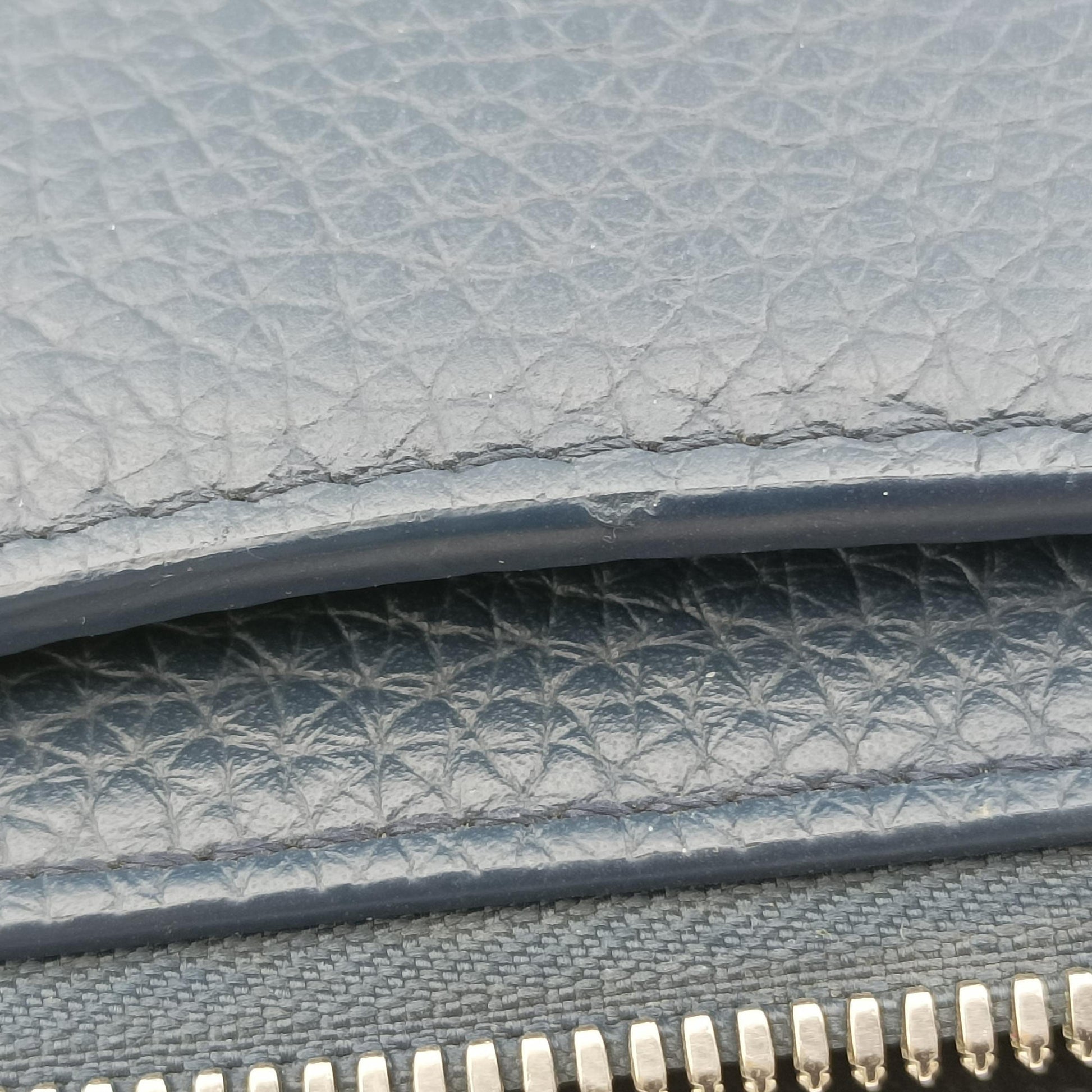 Armand Briefcase MM NAVY Taurillon leather M54380 UB2159アルマンド ブリーフケース MM ネイビー トリヨンレザー M54380 UB2159
