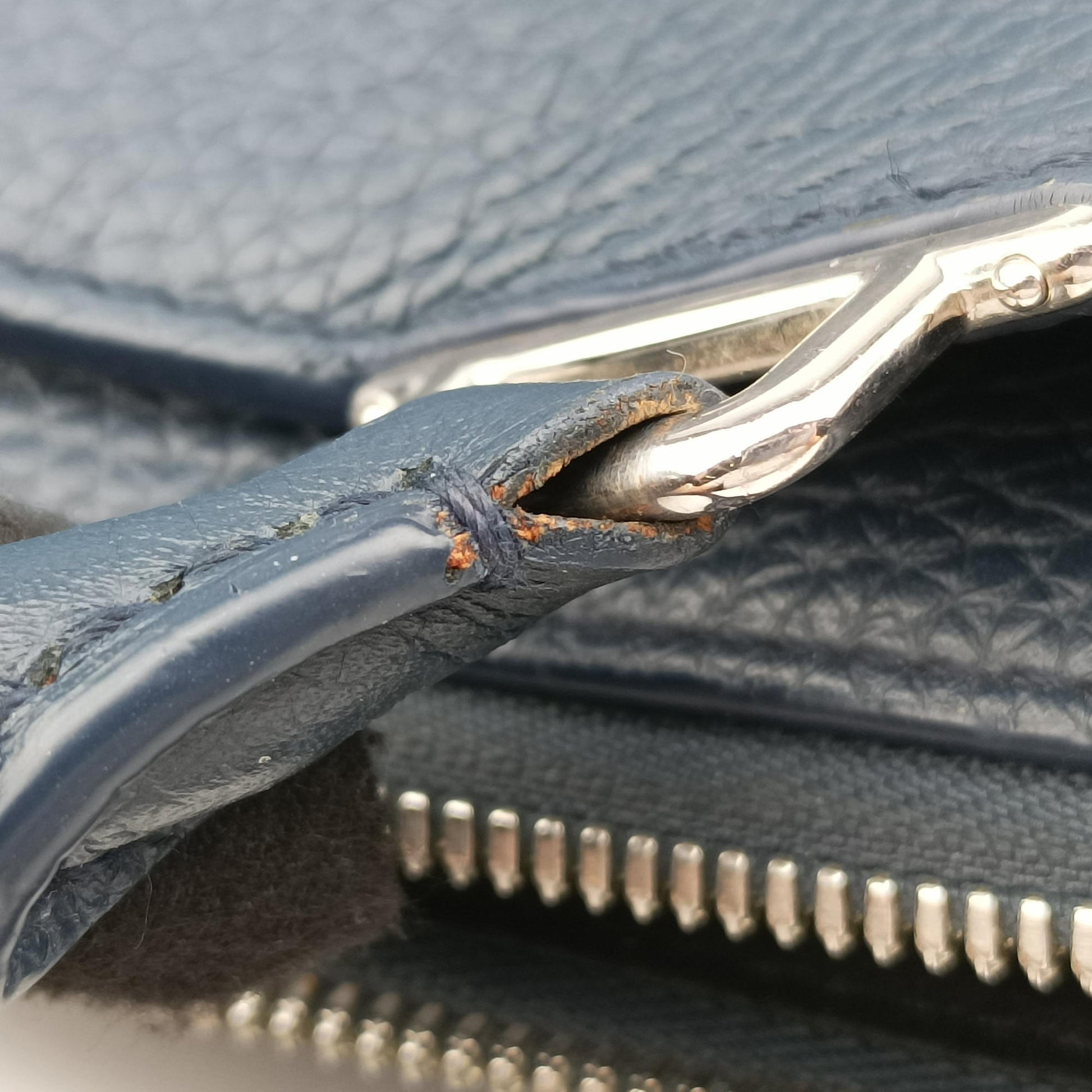 Armand Briefcase MM NAVY Taurillon leather M54380 UB2159アルマンド ブリーフケース MM ネイビー トリヨンレザー M54380 UB2159