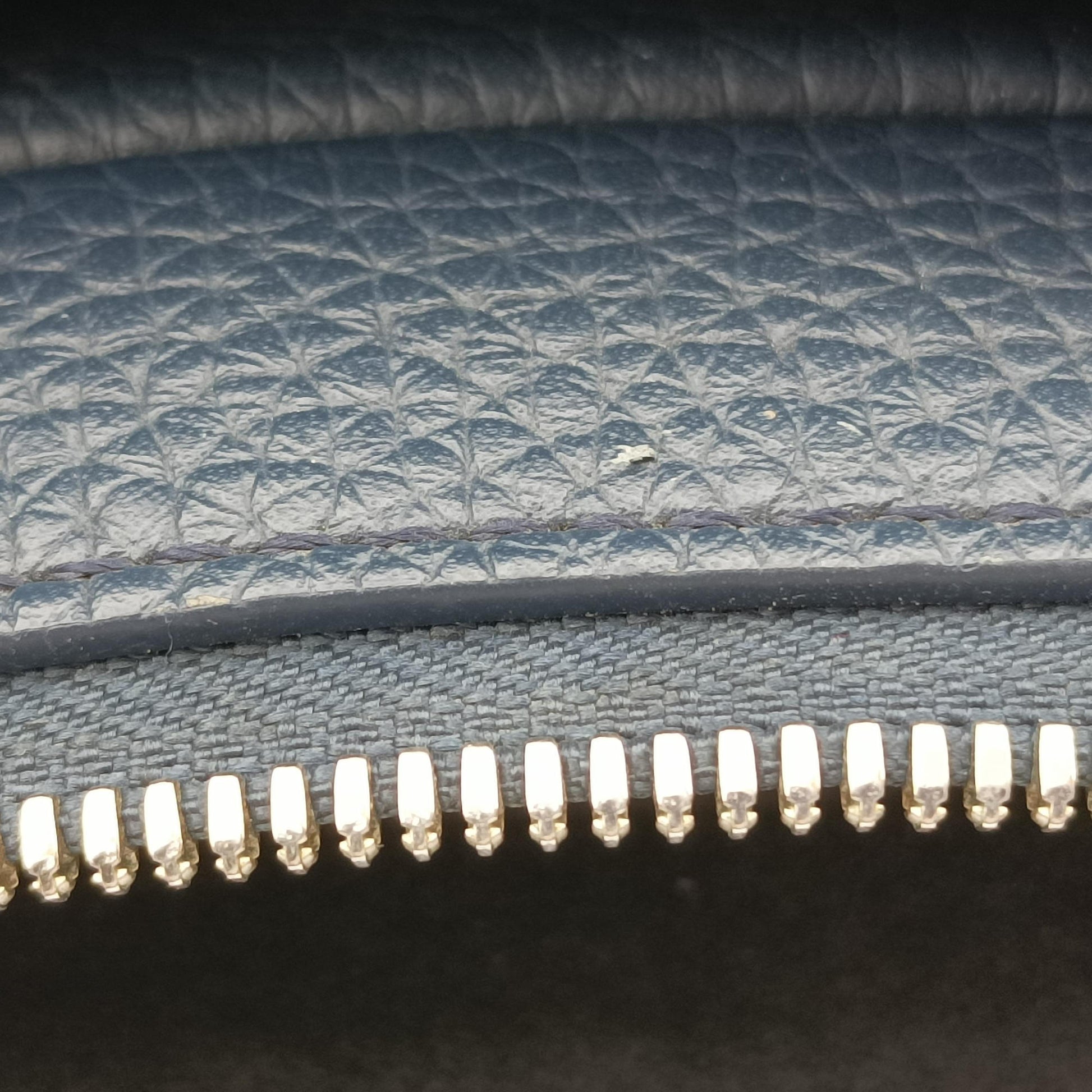 Armand Briefcase MM NAVY Taurillon leather M54380 UB2159アルマンド ブリーフケース MM ネイビー トリヨンレザー M54380 UB2159