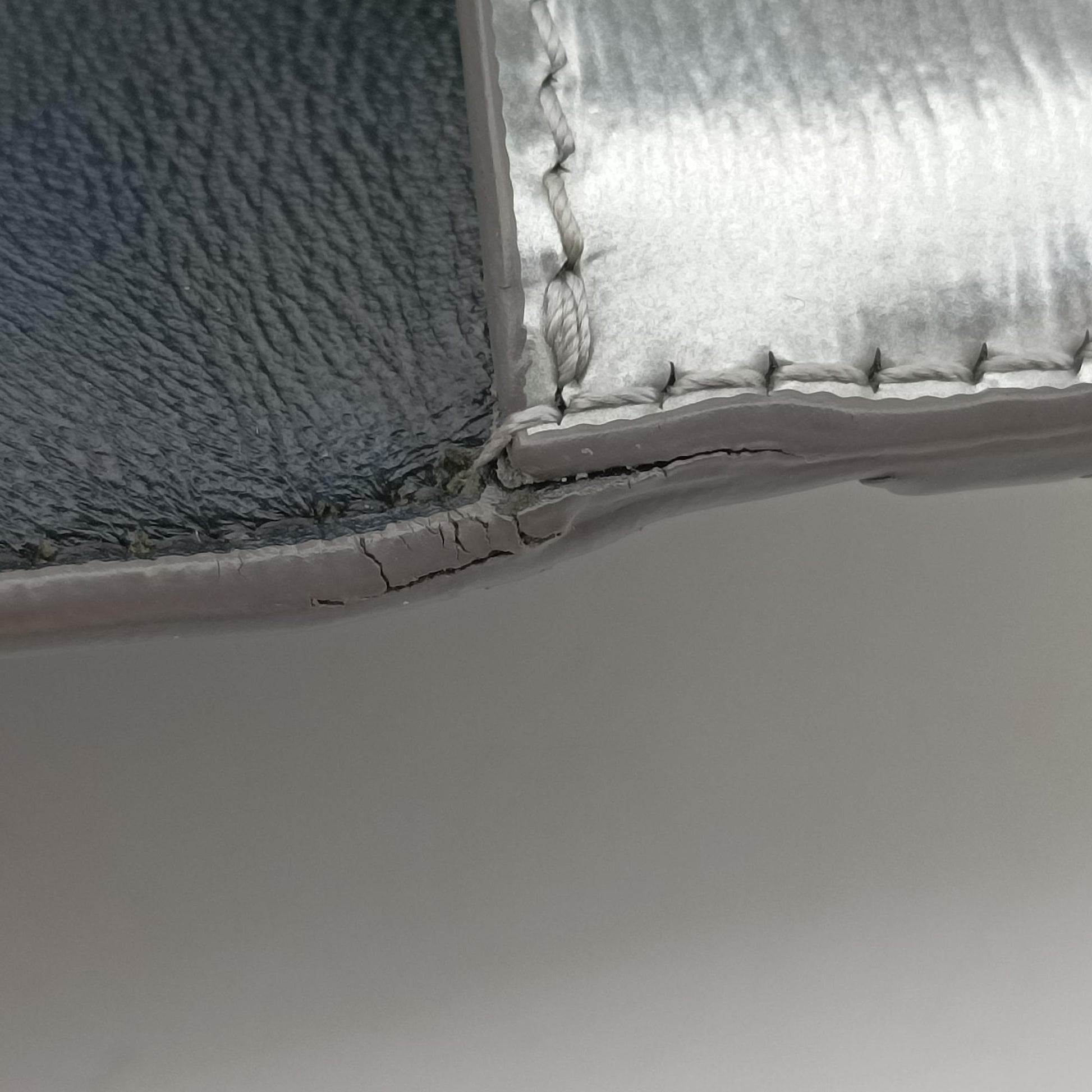 Hourglass XS Silver leather 592833.8110.V.535289アワーグラス XS シルバー レザー 592833.8110.V.535289