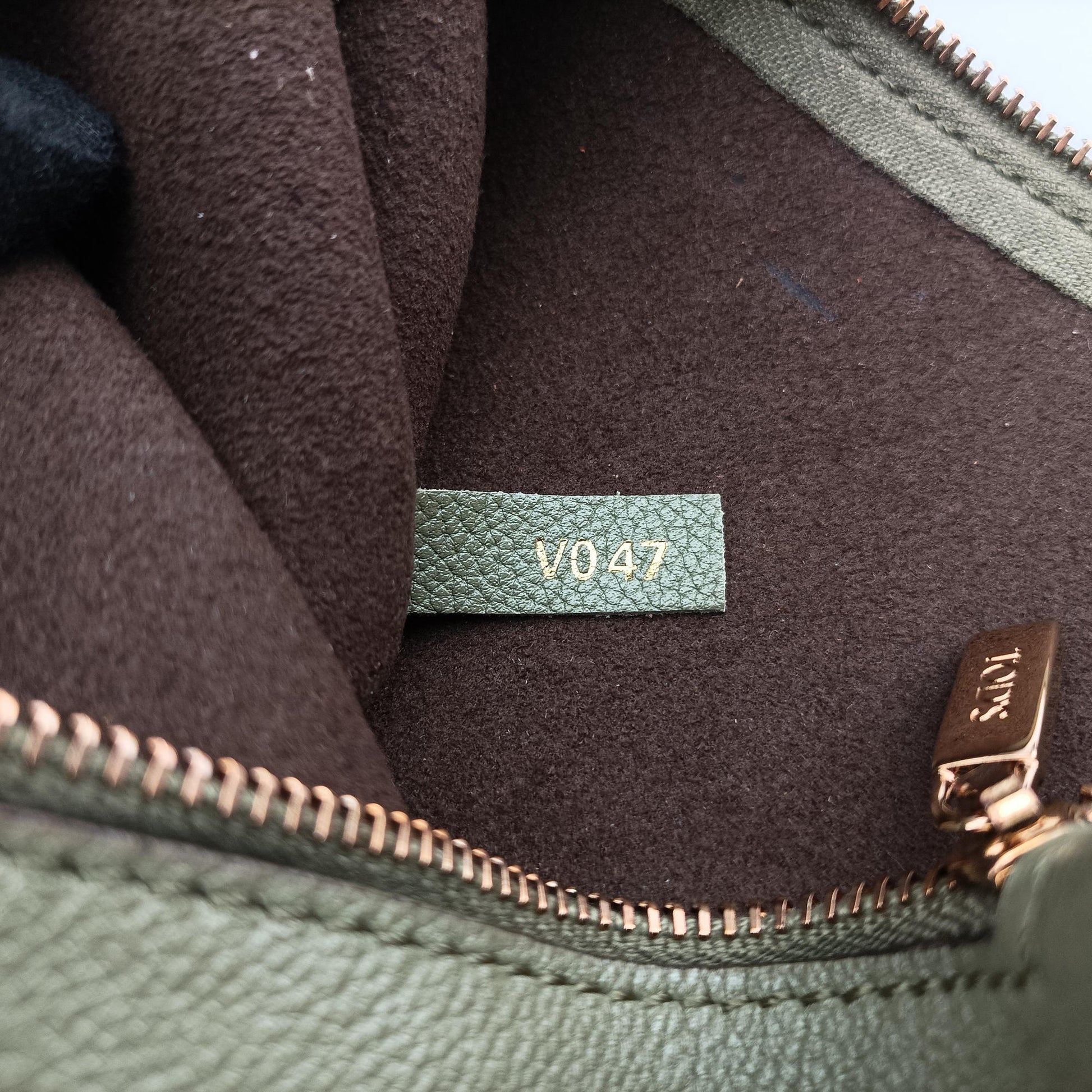 T Timeless Green Leather V047T タイムレス グリーン レザー V047