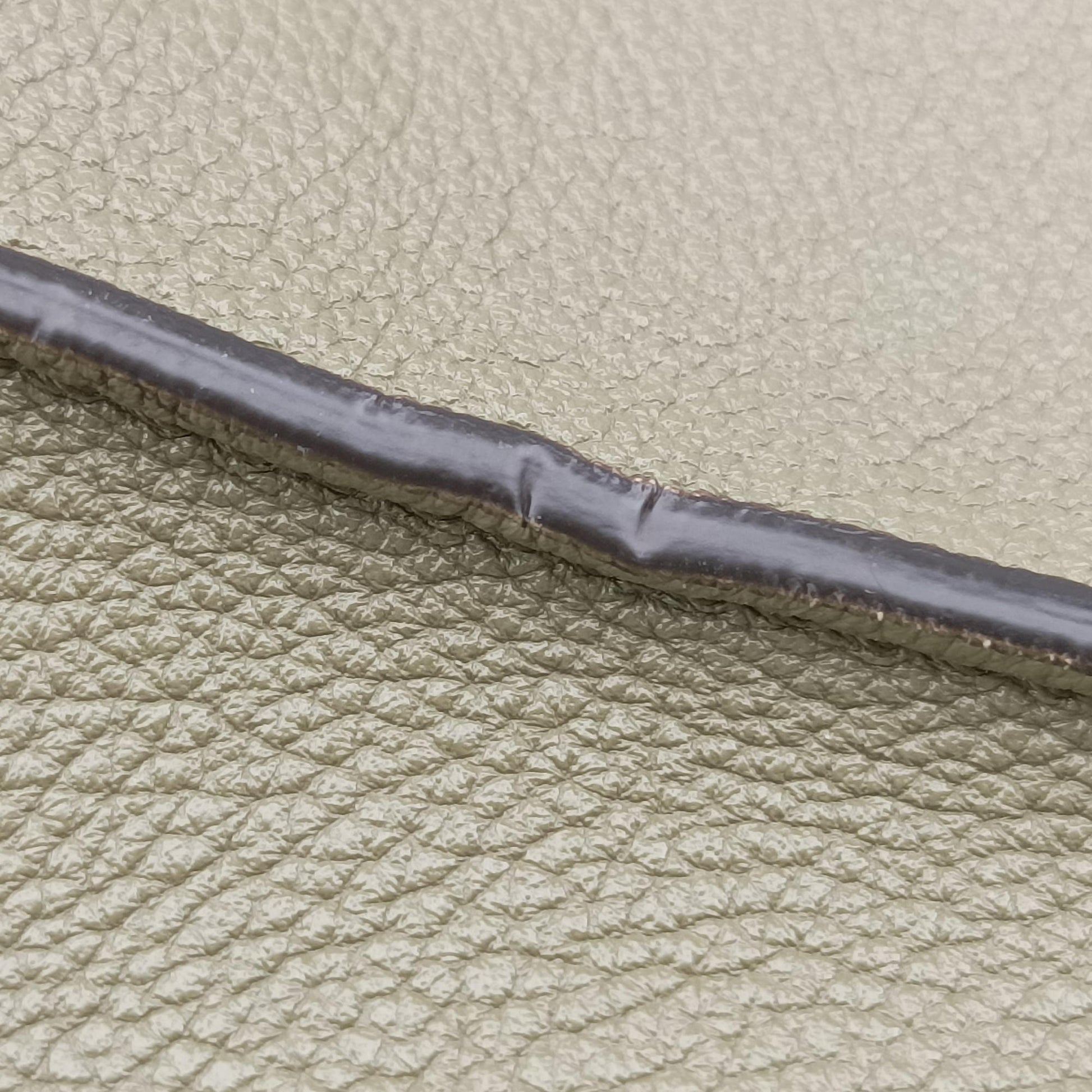 T Timeless Green Leather V047T タイムレス グリーン レザー V047