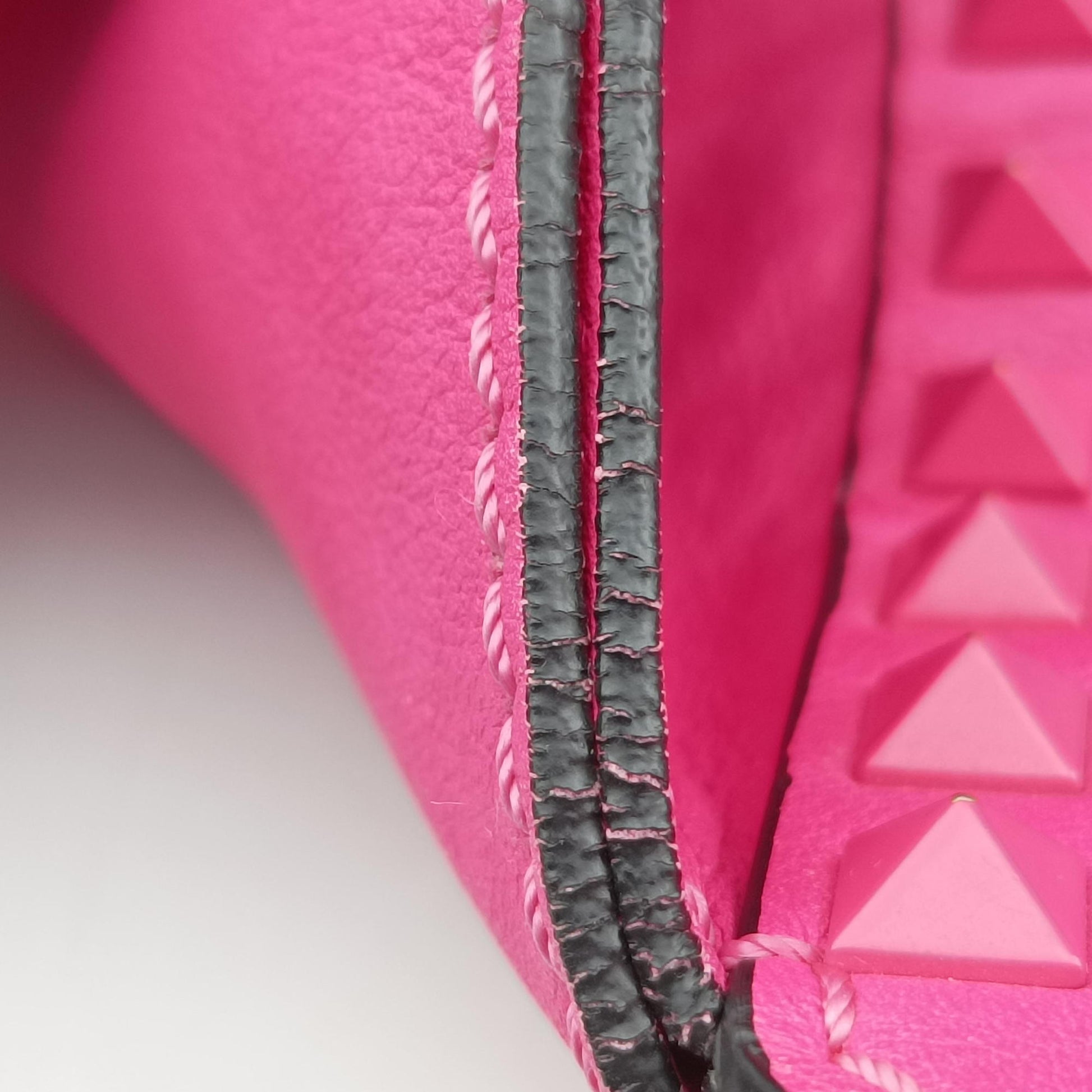 Rockstud Rose Leather Lot number unknownロックスタッズ ローズ レッド レザー 製番不明