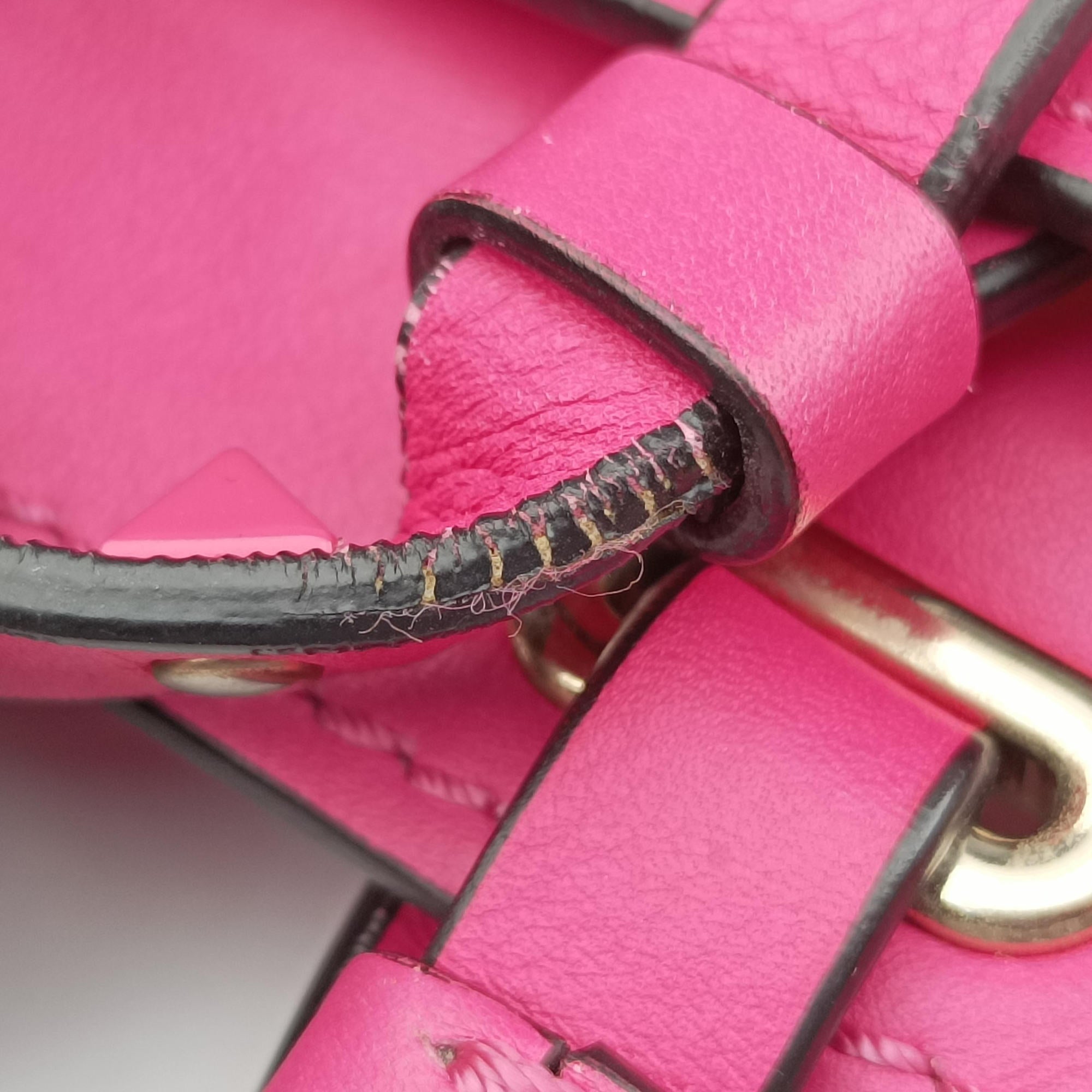 Rockstud Rose Leather Lot number unknownロックスタッズ ローズ レッド レザー 製番不明