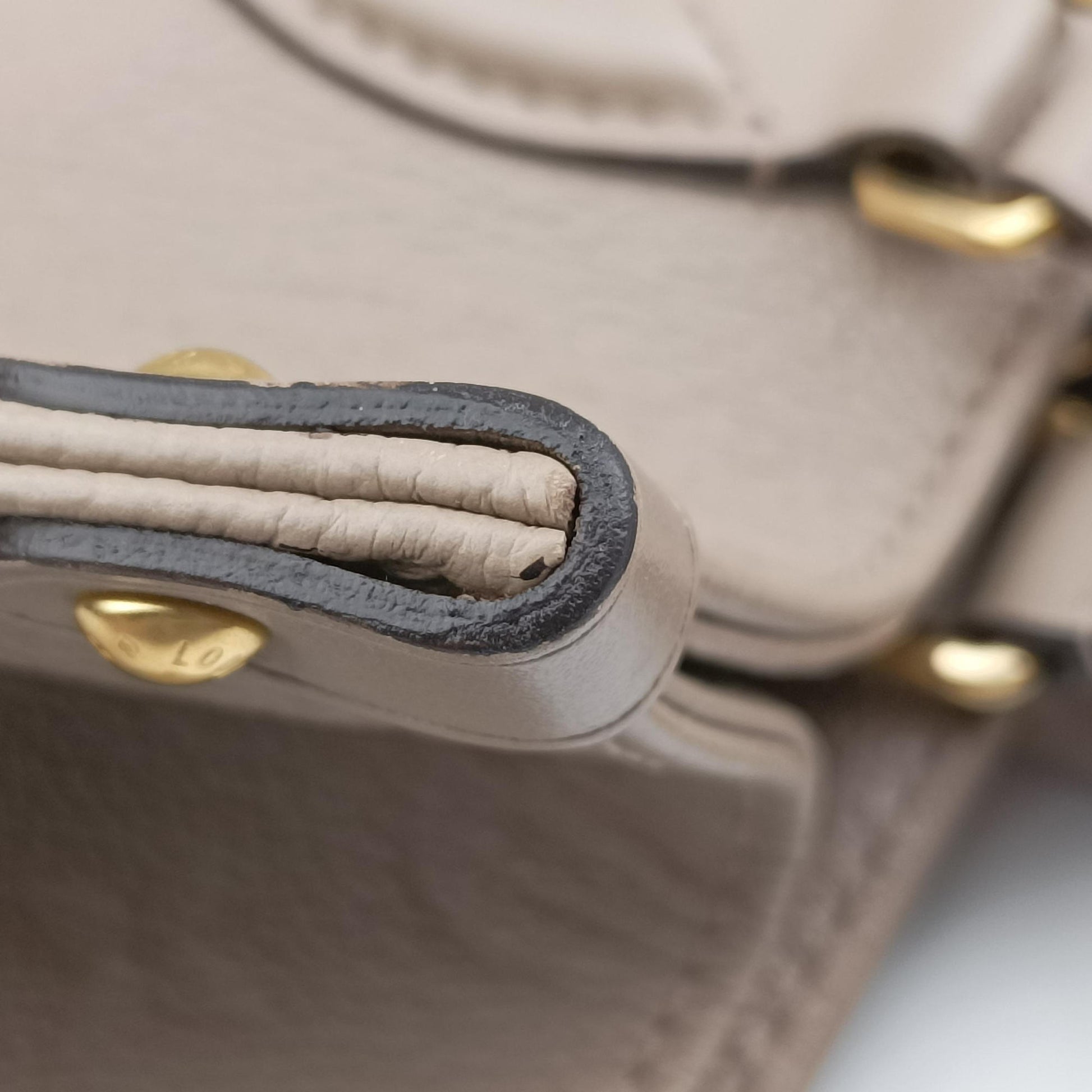 OntheGo MM Beige Monogram Empreinte M45607 IC ChipオンザゴーMM ベージュ系 モノグラム アンプラント M45607 ICチップ