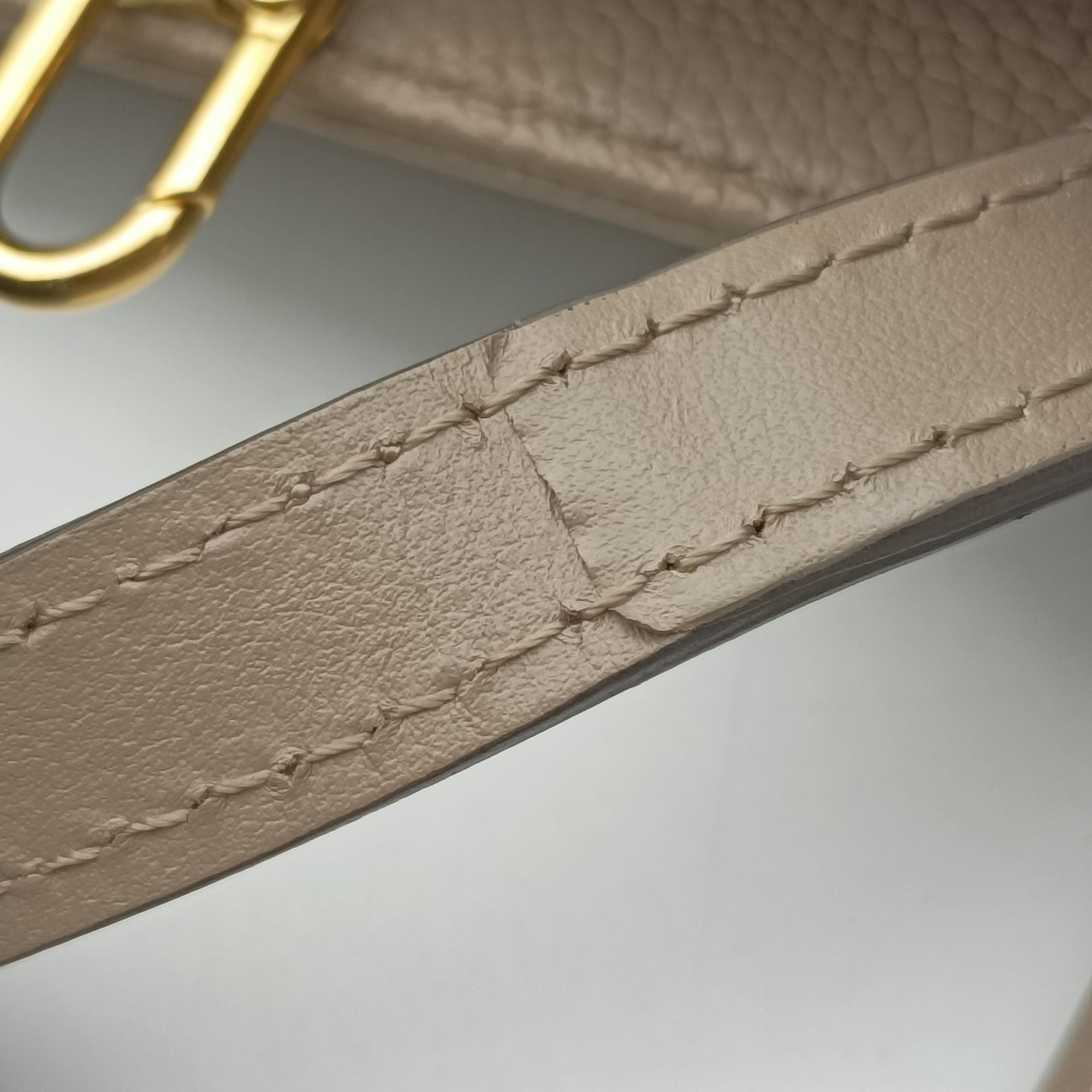 OntheGo MM Beige Monogram Empreinte M45607 IC ChipオンザゴーMM ベージュ系 モノグラム アンプラント M45607 ICチップ