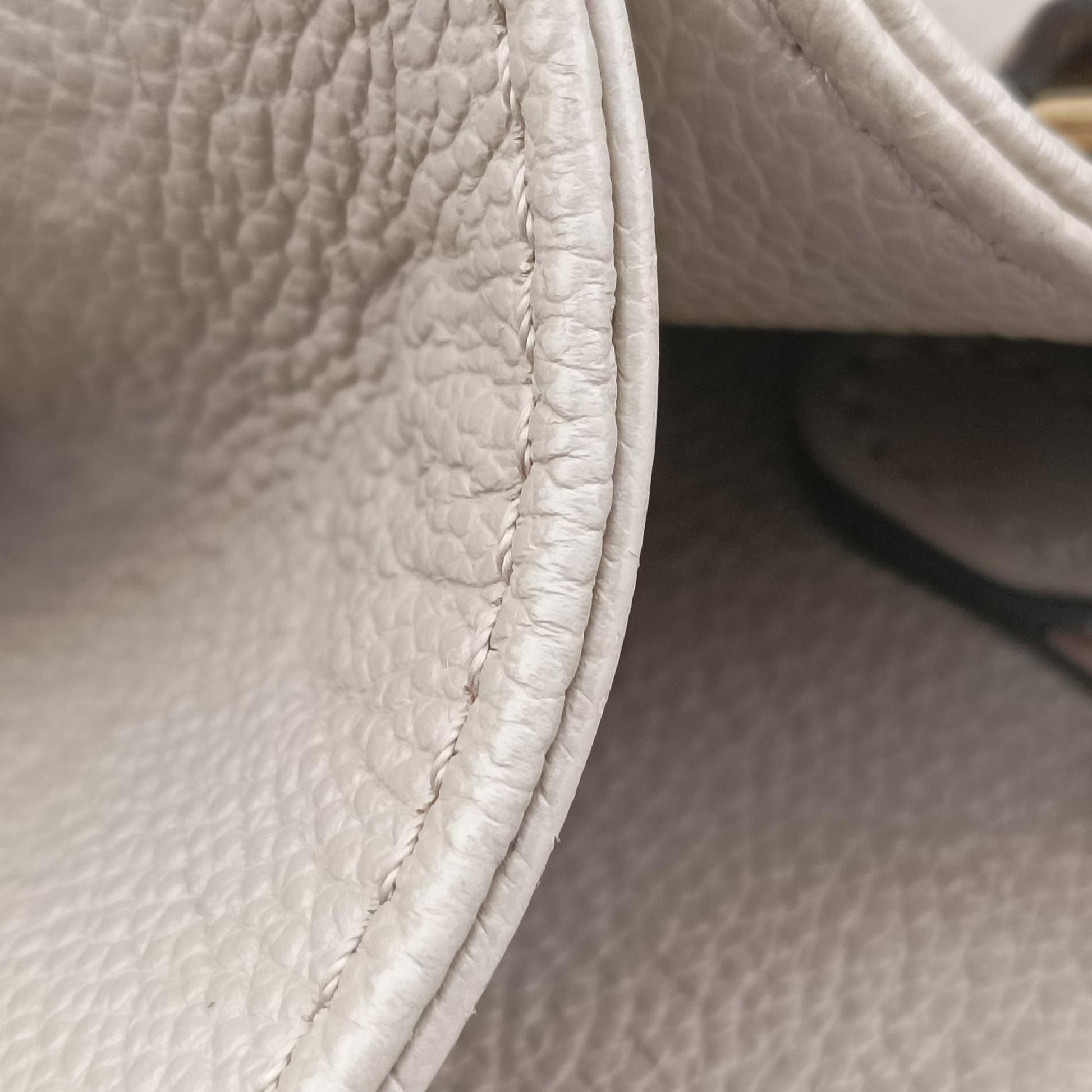 OntheGo MM Beige Monogram Empreinte M45607 IC ChipオンザゴーMM ベージュ系 モノグラム アンプラント M45607 ICチップ